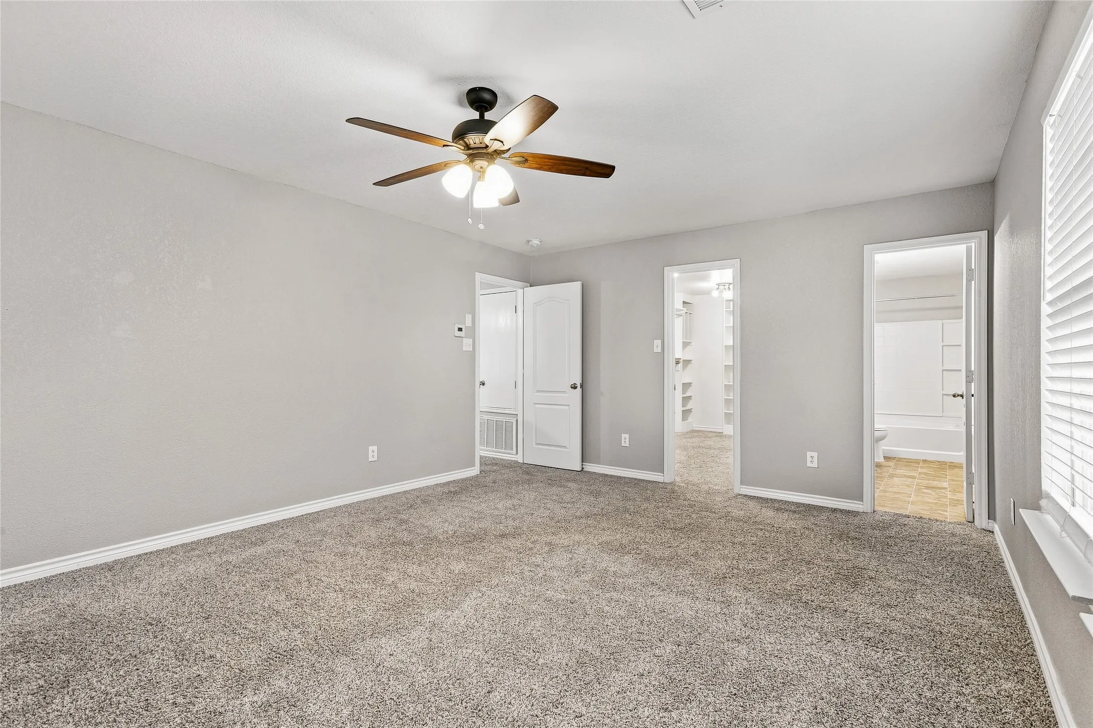 Single Family Residence For Sale in Tarrant County , 5281 Placid Drive, Haltom City, Texas 76117, 4 Bedroom, 3 Bathroom, 2 Garage spaces, 2,880 Sqft, built in 2006, mls#21348756, Real Estate Agent in Haltom City, Homes For Sale in Tarrant county, Homes For Sale in Haltom City, Realtor in Haltom City Texas, Real Estate Brokerage Independent Realty Texas, Luminita Cordes Realtor