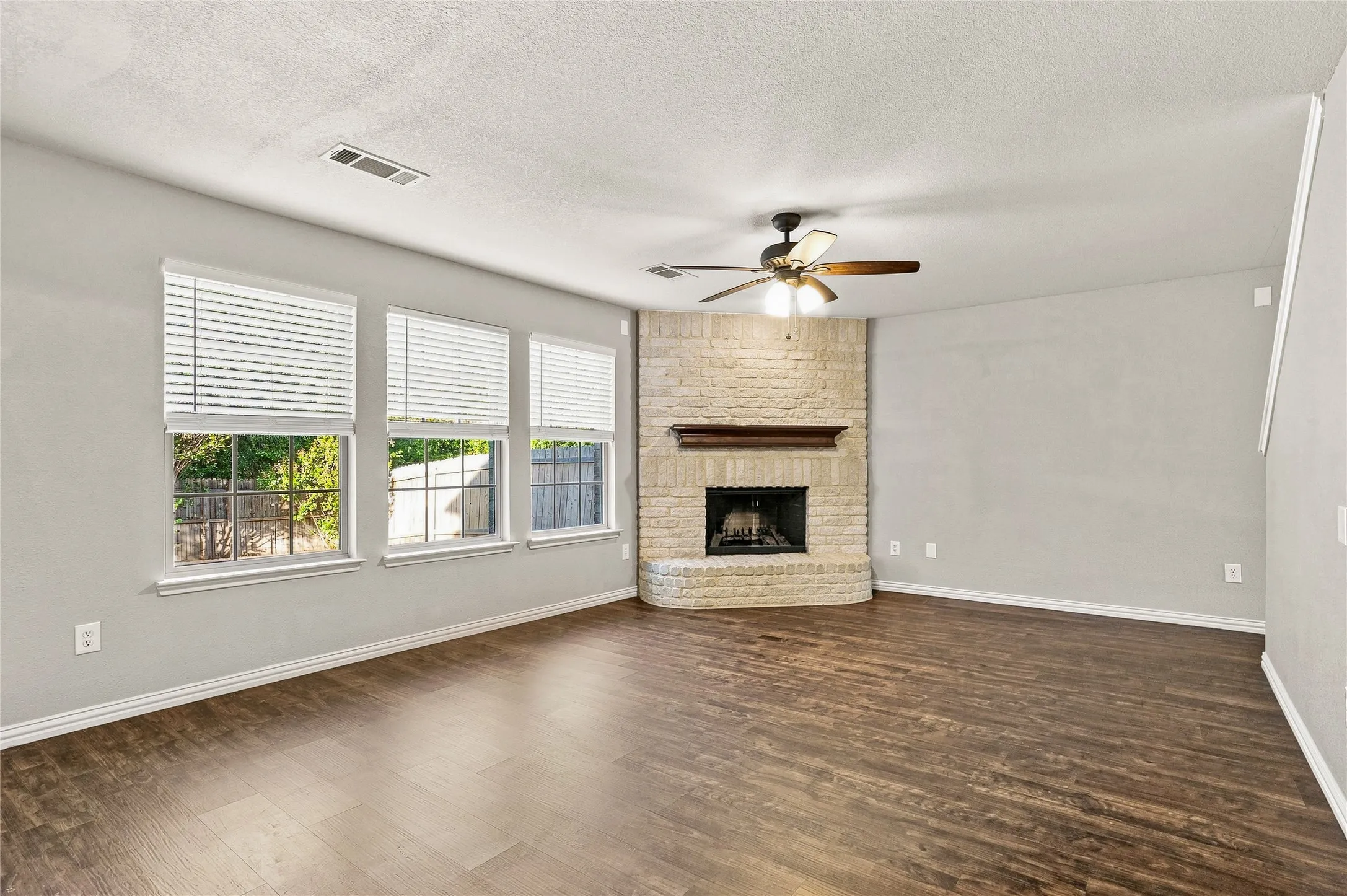 Single Family Residence For Sale in Tarrant County , 5281 Placid Drive, Haltom City, Texas 76117, 4 Bedroom, 3 Bathroom, 2 Garage spaces, 2,880 Sqft, built in 2006, mls#21348756, Real Estate Agent in Haltom City, Homes For Sale in Tarrant county, Homes For Sale in Haltom City, Realtor in Haltom City Texas, Real Estate Brokerage Independent Realty Texas, Luminita Cordes Realtor