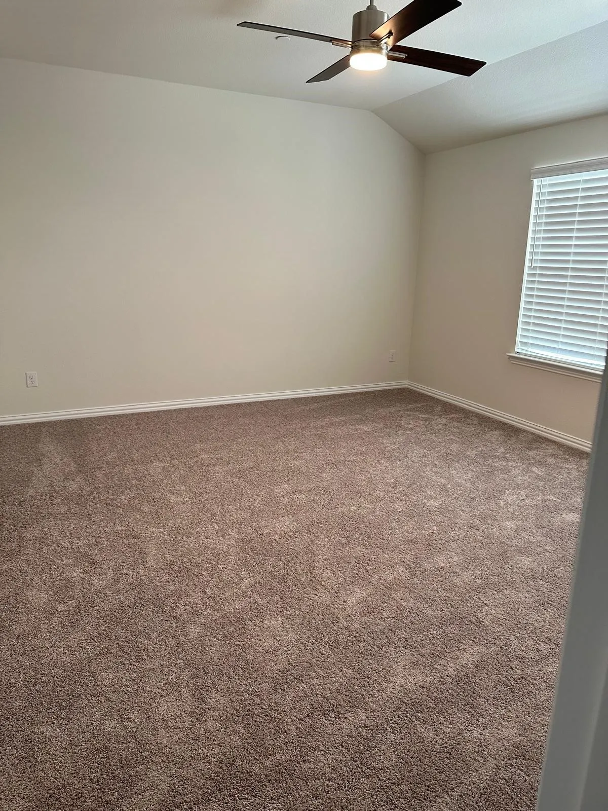 Townhouse For Rent in Collin County , 13139 Teton Street, Frisco, Texas 75035, 3 Bedroom, 3 Bathroom, 2 Garage spaces, 2,035 Sqft, built in 2022, mls#21364583, Real Estate Agent in Frisco, Homes For Rent in Collin county, Homes For Rent in Frisco, Realtor in Frisco Texas, Real Estate Brokerage Independent Realty Texas, Luminita Cordes Realtor