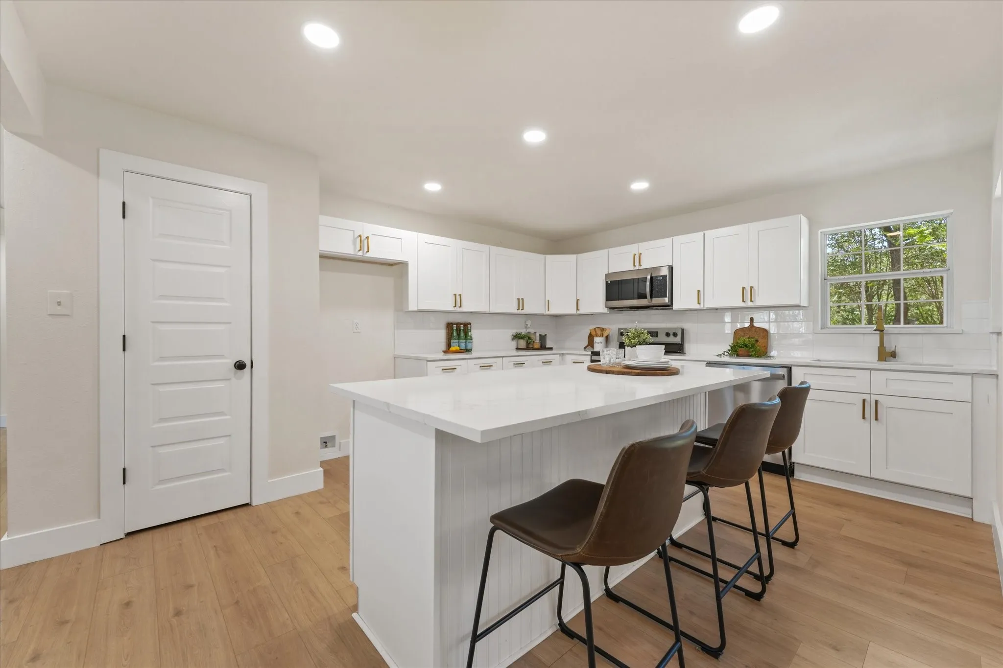 Single Family Residence For Sale in Tarrant County , 7320 Briley Drive, North Richland Hills, Texas 76180, 4 Bedroom, 3 Bathroom, 2 Garage spaces, 2,710 Sqft, built in 1954, mls#21364495, Real Estate Agent in North Richland Hills, Homes For Sale in Tarrant county, Homes For Sale in North Richland Hills, Realtor in North Richland Hills Texas, Real Estate Brokerage Independent Realty Texas, Luminita Cordes Realtor