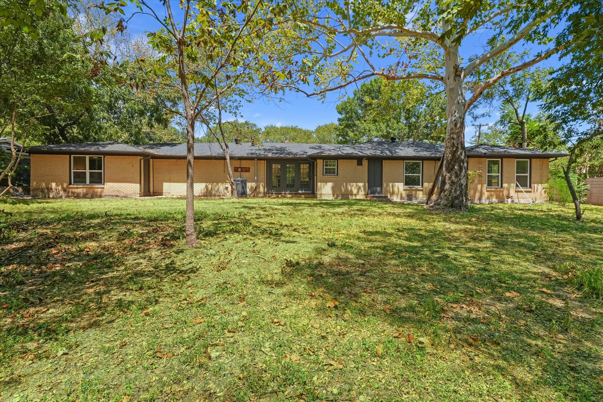 Single Family Residence For Sale in Tarrant County , 7320 Briley Drive, North Richland Hills, Texas 76180, 4 Bedroom, 3 Bathroom, 2 Garage spaces, 2,710 Sqft, built in 1954, mls#21364495, Real Estate Agent in North Richland Hills, Homes For Sale in Tarrant county, Homes For Sale in North Richland Hills, Realtor in North Richland Hills Texas, Real Estate Brokerage Independent Realty Texas, Luminita Cordes Realtor