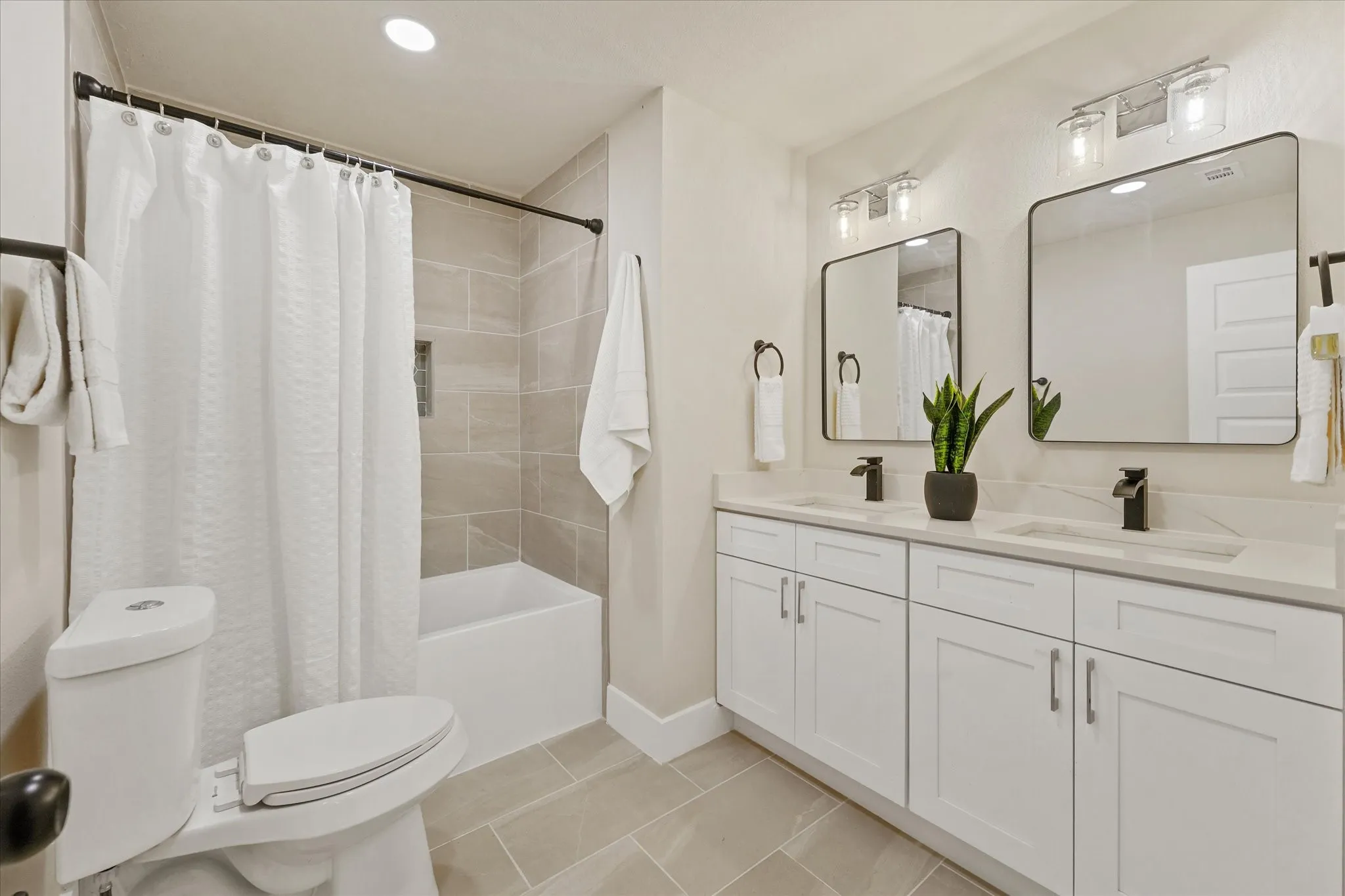 Single Family Residence For Sale in Tarrant County , 7320 Briley Drive, North Richland Hills, Texas 76180, 4 Bedroom, 3 Bathroom, 2 Garage spaces, 2,710 Sqft, built in 1954, mls#21364495, Real Estate Agent in North Richland Hills, Homes For Sale in Tarrant county, Homes For Sale in North Richland Hills, Realtor in North Richland Hills Texas, Real Estate Brokerage Independent Realty Texas, Luminita Cordes Realtor