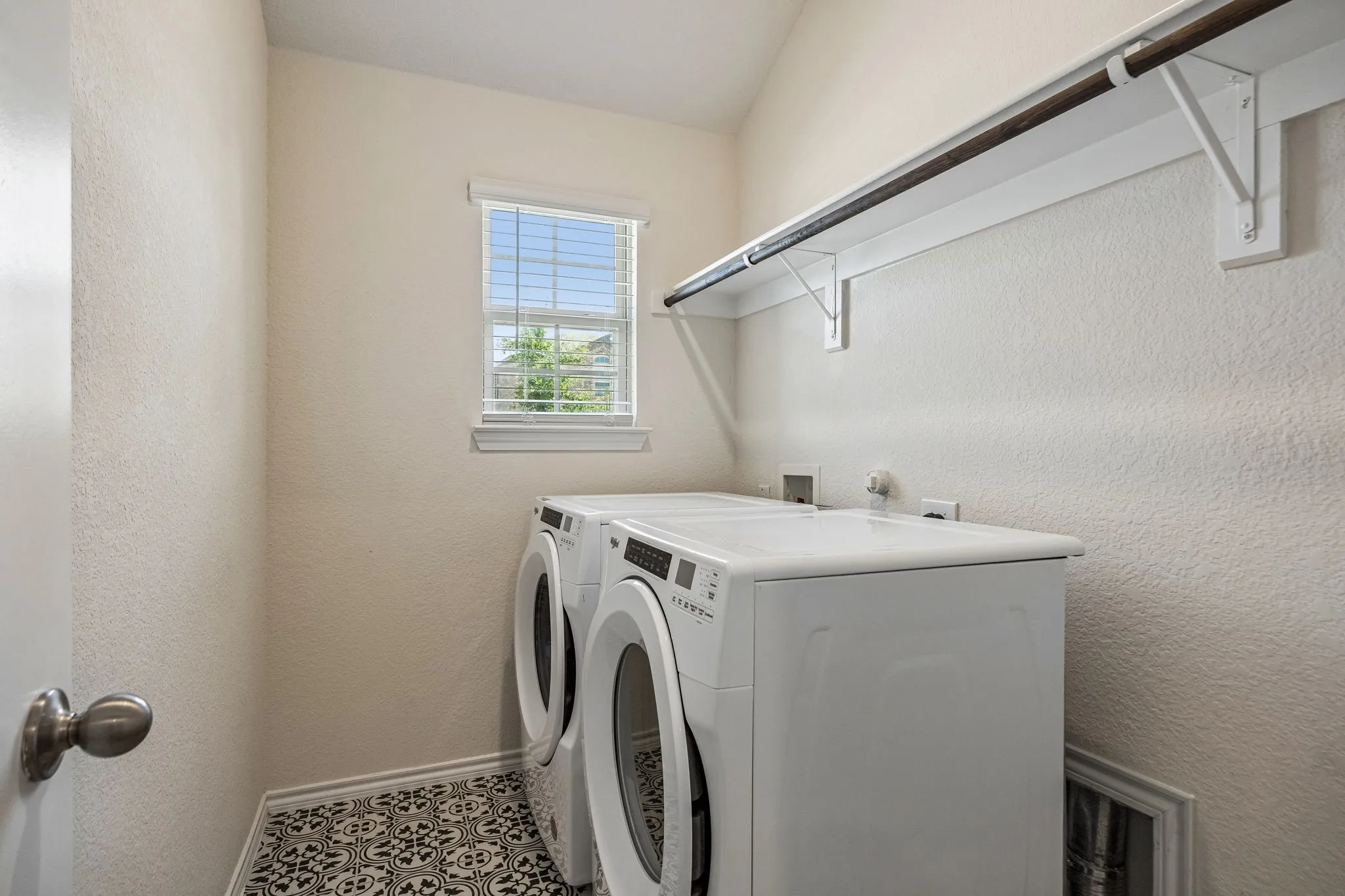 Single Family Residence For Sale in Kaufman County , 1140 Norias Drive, Forney, Texas 75126, 3 Bedroom, 2 Bathroom, 2 Garage spaces, 1,518 Sqft, built in 2022, mls#21363123, Real Estate Agent in Forney, Homes For Sale in Kaufman county, Homes For Sale in Forney, Realtor in Forney Texas, Real Estate Brokerage Independent Realty Texas, Luminita Cordes Realtor