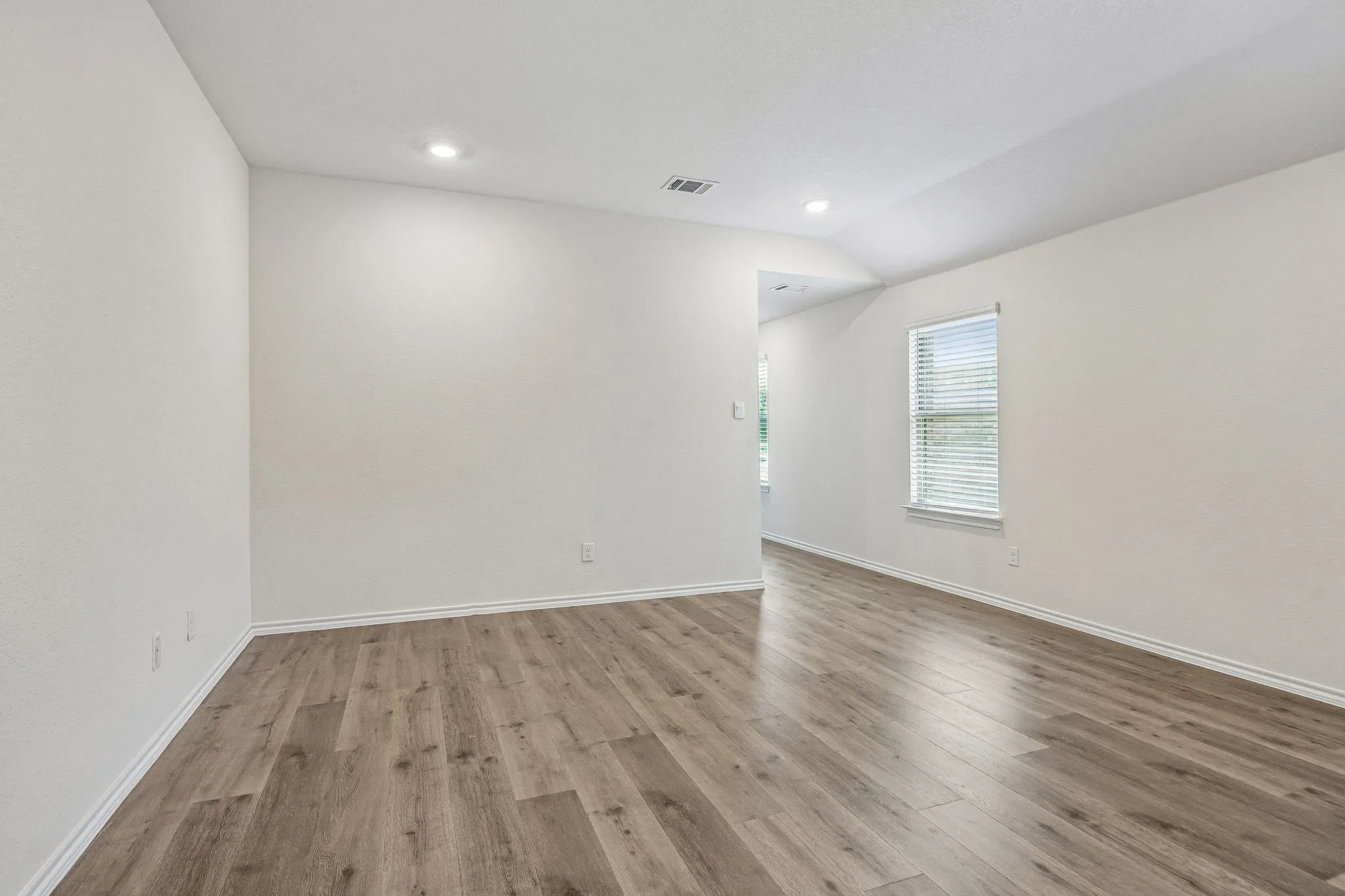 Single Family Residence For Sale in Kaufman County , 1140 Norias Drive, Forney, Texas 75126, 3 Bedroom, 2 Bathroom, 2 Garage spaces, 1,518 Sqft, built in 2022, mls#21363123, Real Estate Agent in Forney, Homes For Sale in Kaufman county, Homes For Sale in Forney, Realtor in Forney Texas, Real Estate Brokerage Independent Realty Texas, Luminita Cordes Realtor