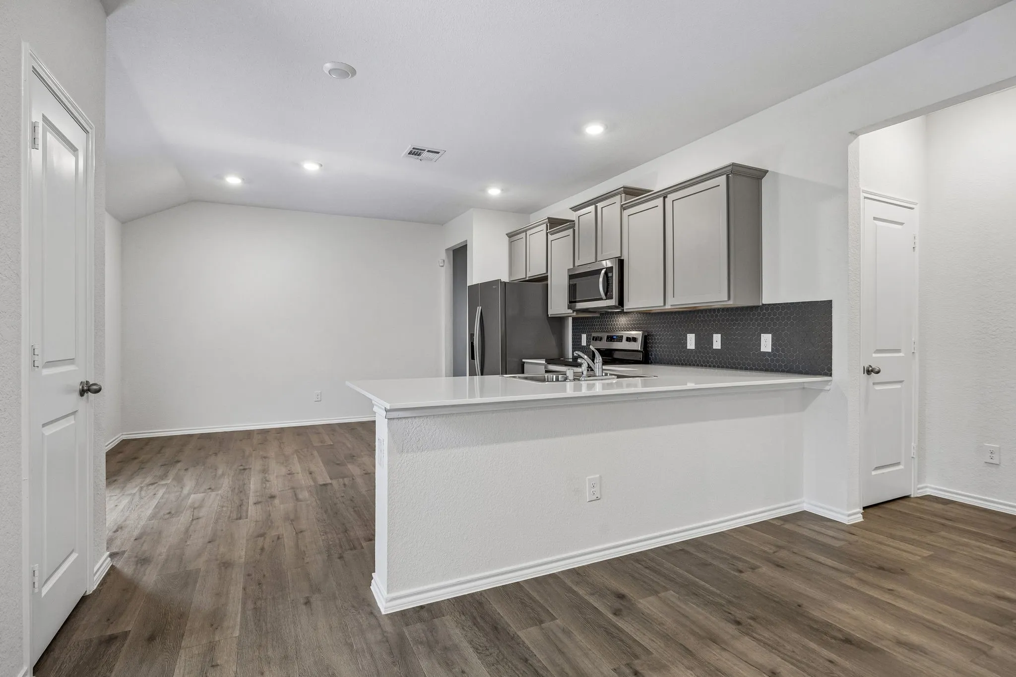 Single Family Residence For Sale in Kaufman County , 1140 Norias Drive, Forney, Texas 75126, 3 Bedroom, 2 Bathroom, 2 Garage spaces, 1,518 Sqft, built in 2022, mls#21363123, Real Estate Agent in Forney, Homes For Sale in Kaufman county, Homes For Sale in Forney, Realtor in Forney Texas, Real Estate Brokerage Independent Realty Texas, Luminita Cordes Realtor