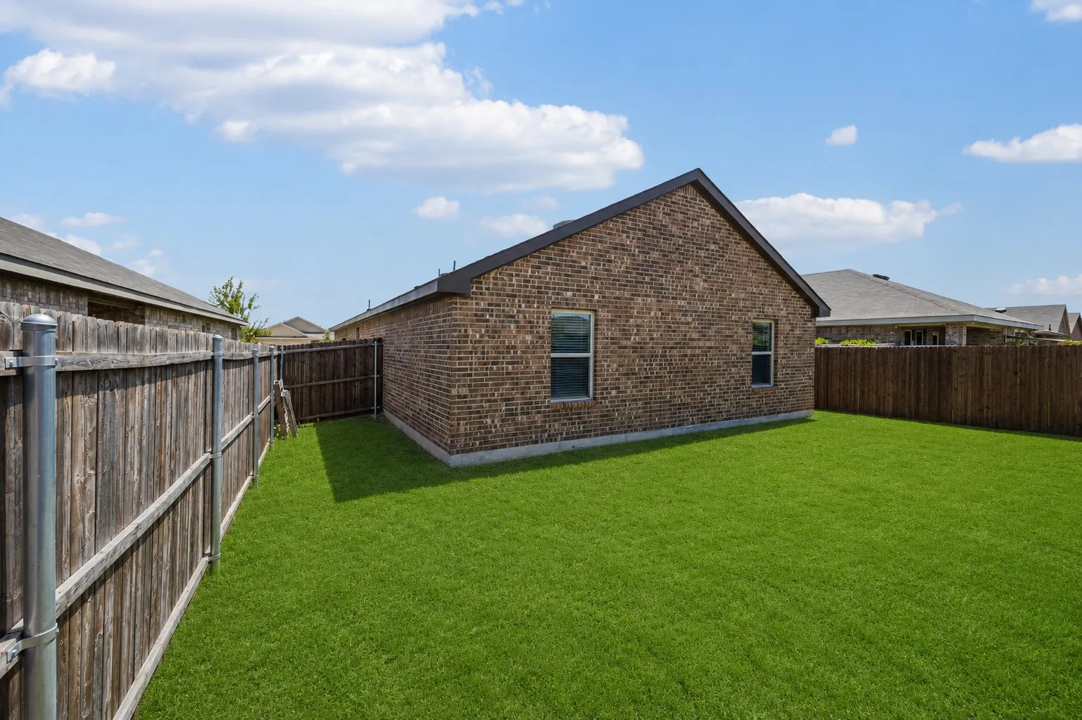 Single Family Residence For Sale in Kaufman County , 1140 Norias Drive, Forney, Texas 75126, 3 Bedroom, 2 Bathroom, 2 Garage spaces, 1,518 Sqft, built in 2022, mls#21363123, Real Estate Agent in Forney, Homes For Sale in Kaufman county, Homes For Sale in Forney, Realtor in Forney Texas, Real Estate Brokerage Independent Realty Texas, Luminita Cordes Realtor