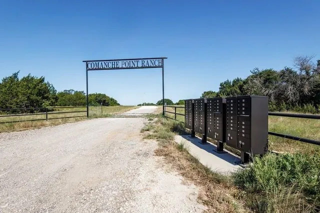 Entrance with mail boxes, electricity and internet available too