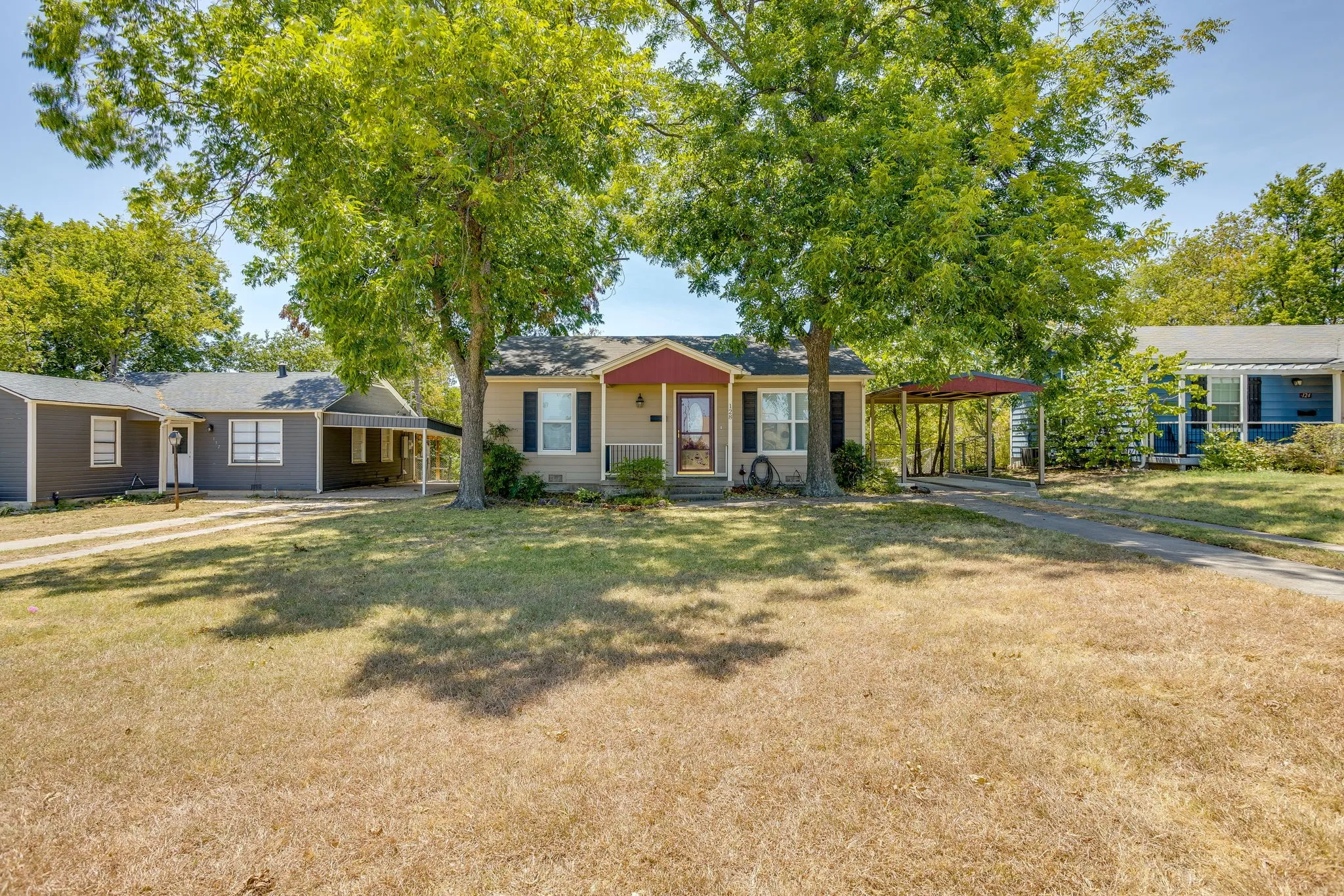 Single Family Residence For Sale in Johnson County , 128 Tarrant Avenue, Burleson, Texas 76028, 2 Bedroom, 1 Bathroom, Garage spaces, 1,000 Sqft, built in 1958, mls#21363213, Real Estate Agent in Burleson, Homes For Sale in Johnson county, Homes For Sale in Burleson, Realtor in Burleson Texas, Real Estate Brokerage Independent Realty Texas, Luminita Cordes Realtor