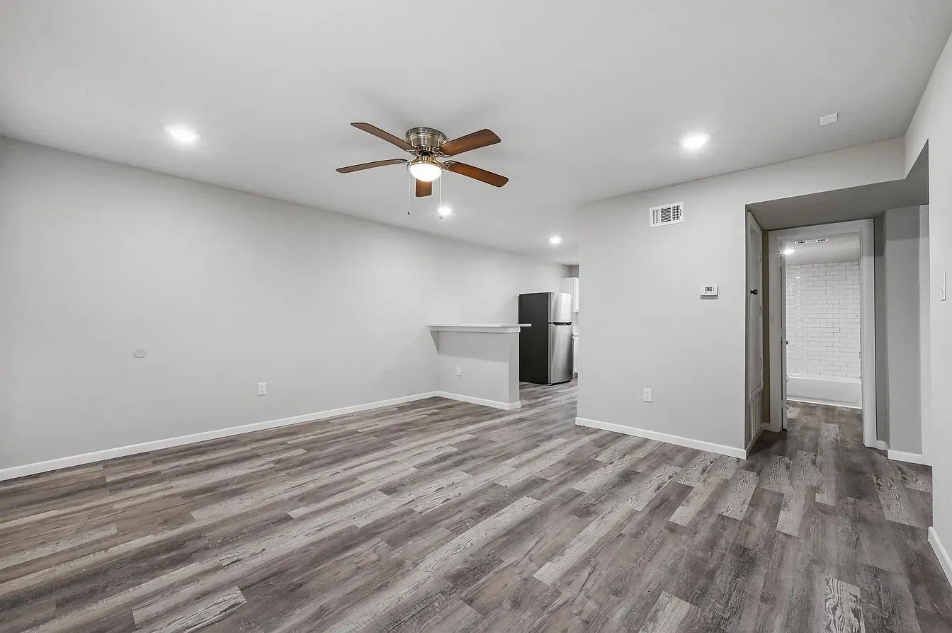 Apartment For Rent in Grayson County , 500 Us-75 N 33, Van Alstyne, Texas 75495, 2 Bedroom, 1 Bathroom, Garage spaces, 750 Sqft, built in 1986, mls#21364593, Real Estate Agent in Van Alstyne, Homes For Rent in Grayson county, Homes For Rent in Van Alstyne, Realtor in Van Alstyne Texas, Real Estate Brokerage Independent Realty Texas, Luminita Cordes Realtor