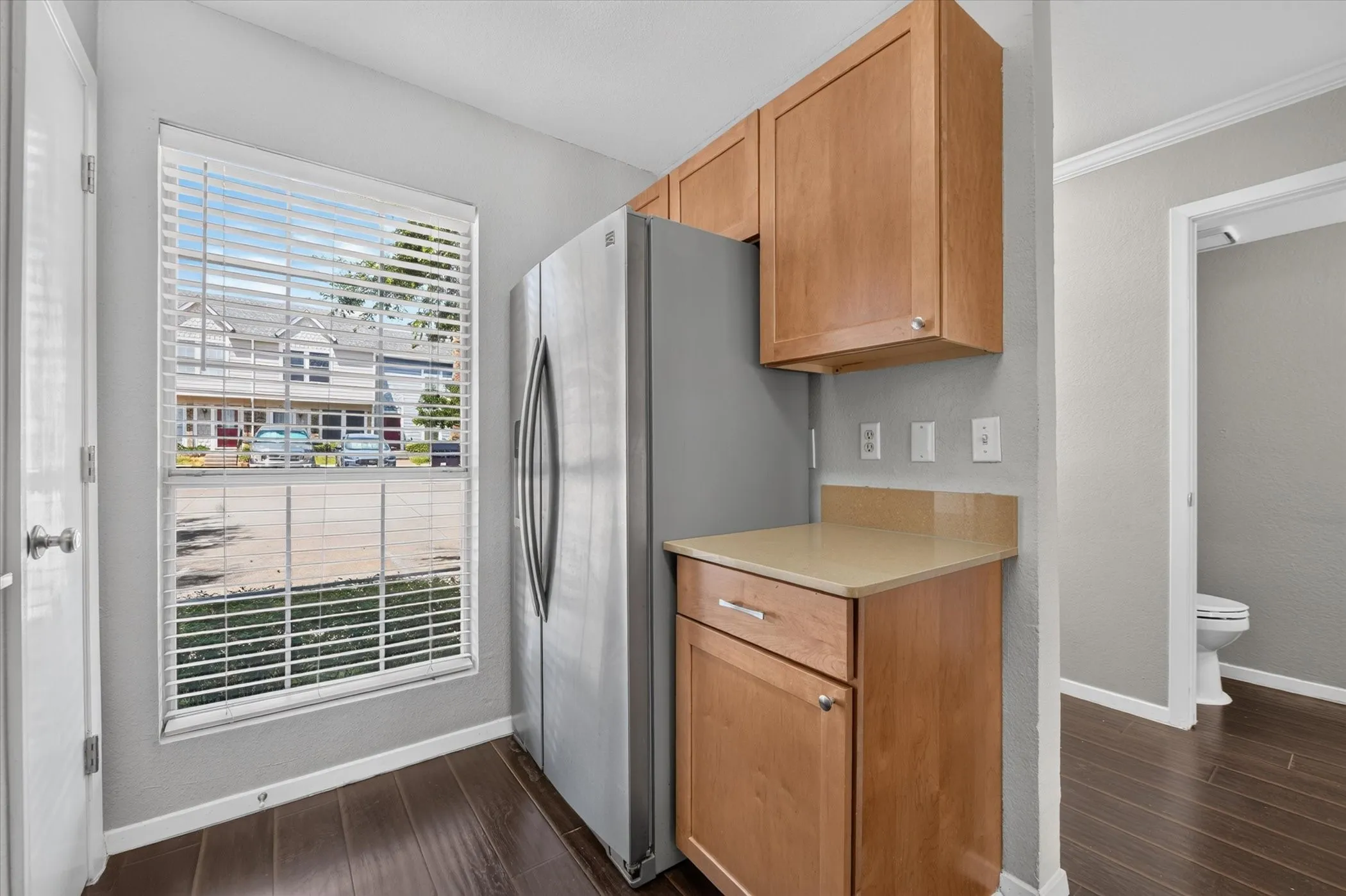 Townhouse For Rent in Tarrant County , 43 Abbey Road, Euless, Texas 76039, 2 Bedroom, 2 Bathroom, Garage spaces, 1,120 Sqft, built in 1980, mls#21364447, Real Estate Agent in Euless, Homes For Rent in Tarrant county, Homes For Rent in Euless, Realtor in Euless Texas, Real Estate Brokerage Independent Realty Texas, Luminita Cordes Realtor