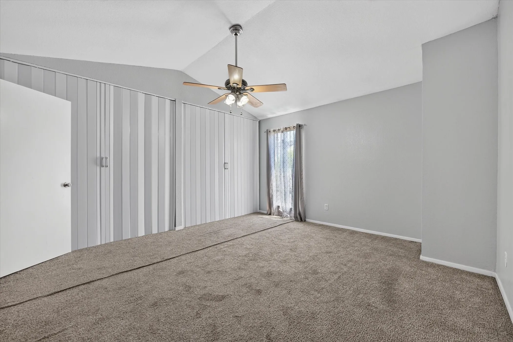 Townhouse For Rent in Tarrant County , 43 Abbey Road, Euless, Texas 76039, 2 Bedroom, 2 Bathroom, Garage spaces, 1,120 Sqft, built in 1980, mls#21364447, Real Estate Agent in Euless, Homes For Rent in Tarrant county, Homes For Rent in Euless, Realtor in Euless Texas, Real Estate Brokerage Independent Realty Texas, Luminita Cordes Realtor