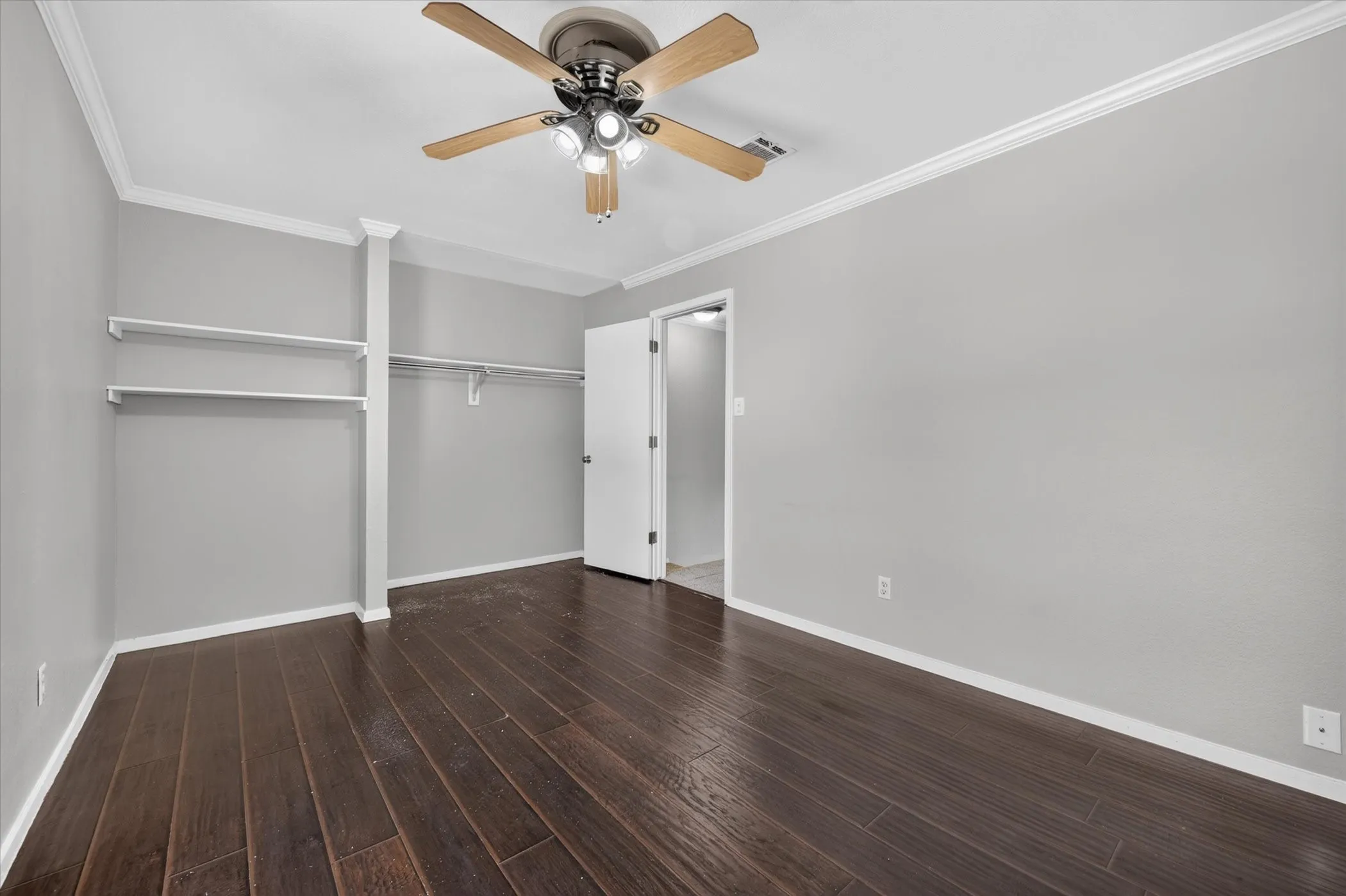 Townhouse For Rent in Tarrant County , 43 Abbey Road, Euless, Texas 76039, 2 Bedroom, 2 Bathroom, Garage spaces, 1,120 Sqft, built in 1980, mls#21364447, Real Estate Agent in Euless, Homes For Rent in Tarrant county, Homes For Rent in Euless, Realtor in Euless Texas, Real Estate Brokerage Independent Realty Texas, Luminita Cordes Realtor
