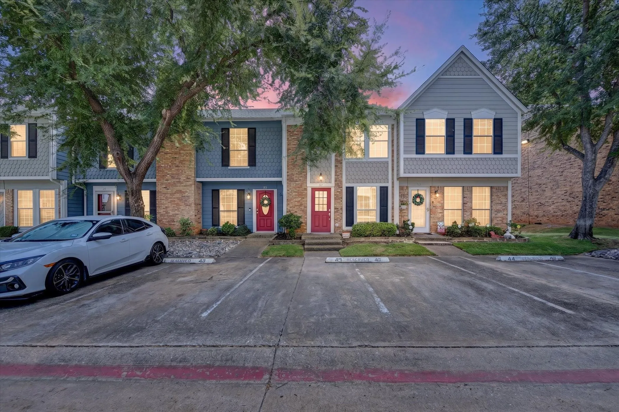 Townhouse For Rent in Tarrant County , 43 Abbey Road, Euless, Texas 76039, 2 Bedroom, 2 Bathroom, Garage spaces, 1,120 Sqft, built in 1980, mls#21364447, Real Estate Agent in Euless, Homes For Rent in Tarrant county, Homes For Rent in Euless, Realtor in Euless Texas, Real Estate Brokerage Independent Realty Texas, Luminita Cordes Realtor