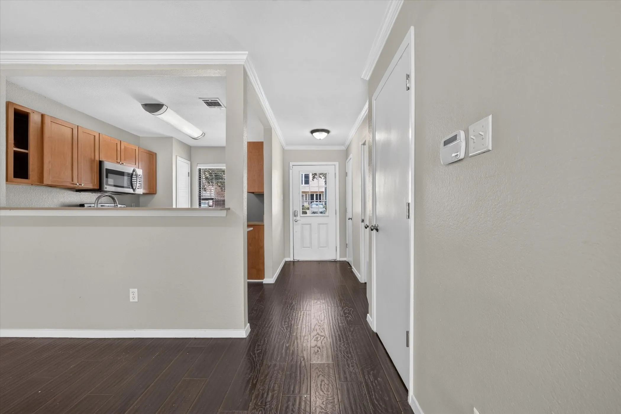 Townhouse For Rent in Tarrant County , 43 Abbey Road, Euless, Texas 76039, 2 Bedroom, 2 Bathroom, Garage spaces, 1,120 Sqft, built in 1980, mls#21364447, Real Estate Agent in Euless, Homes For Rent in Tarrant county, Homes For Rent in Euless, Realtor in Euless Texas, Real Estate Brokerage Independent Realty Texas, Luminita Cordes Realtor