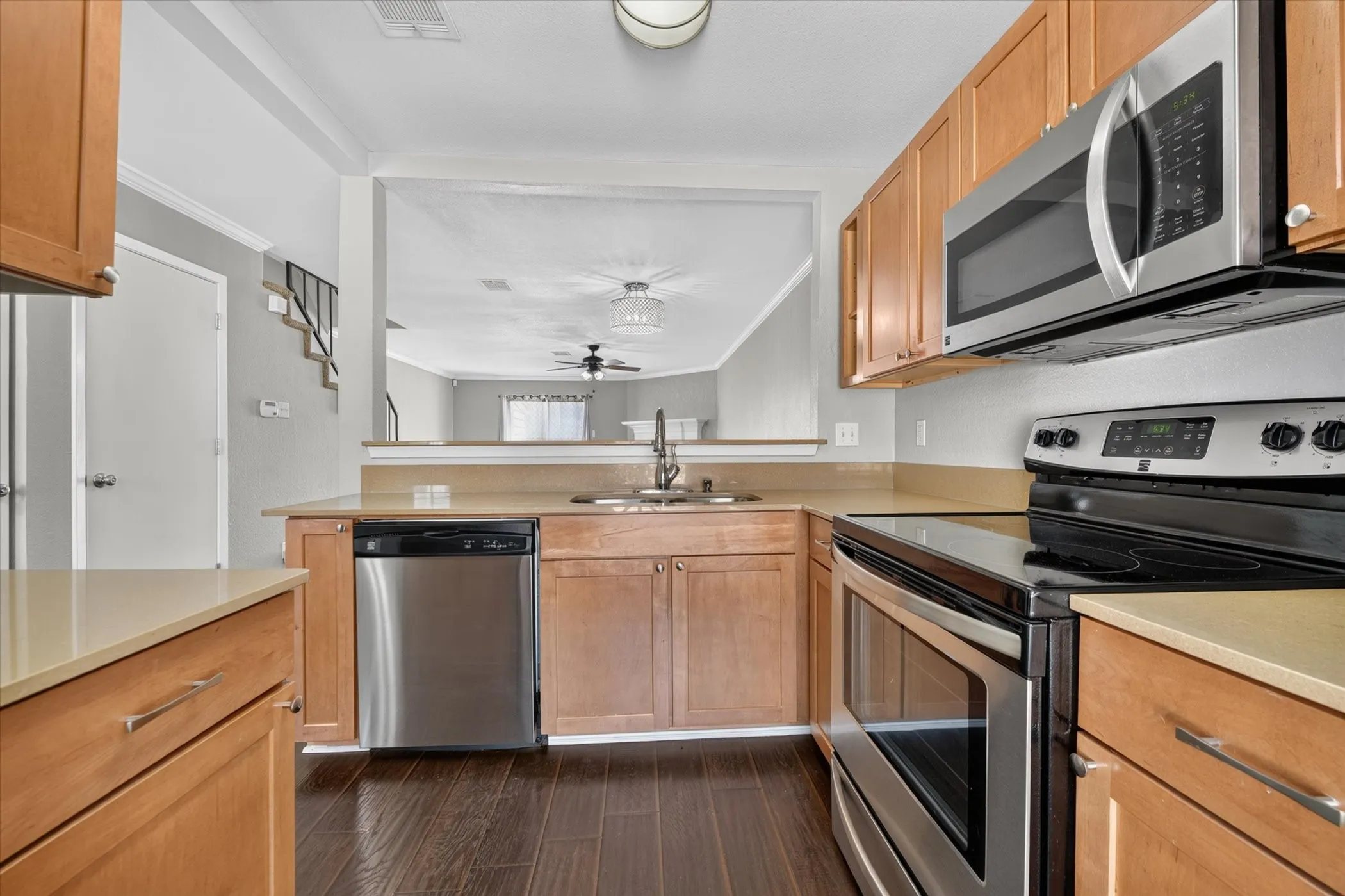 Townhouse For Rent in Tarrant County , 43 Abbey Road, Euless, Texas 76039, 2 Bedroom, 2 Bathroom, Garage spaces, 1,120 Sqft, built in 1980, mls#21364447, Real Estate Agent in Euless, Homes For Rent in Tarrant county, Homes For Rent in Euless, Realtor in Euless Texas, Real Estate Brokerage Independent Realty Texas, Luminita Cordes Realtor