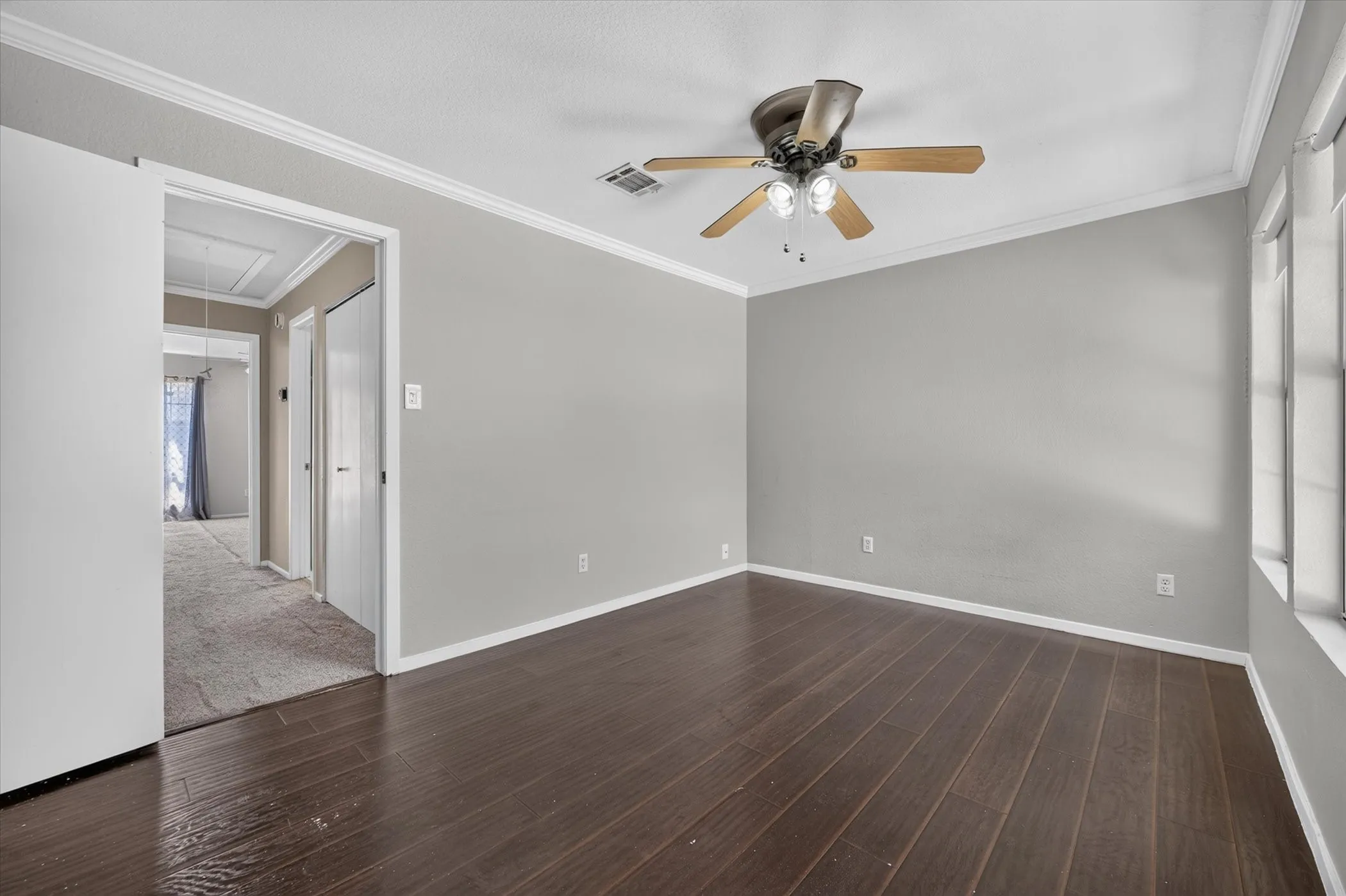 Townhouse For Rent in Tarrant County , 43 Abbey Road, Euless, Texas 76039, 2 Bedroom, 2 Bathroom, Garage spaces, 1,120 Sqft, built in 1980, mls#21364447, Real Estate Agent in Euless, Homes For Rent in Tarrant county, Homes For Rent in Euless, Realtor in Euless Texas, Real Estate Brokerage Independent Realty Texas, Luminita Cordes Realtor