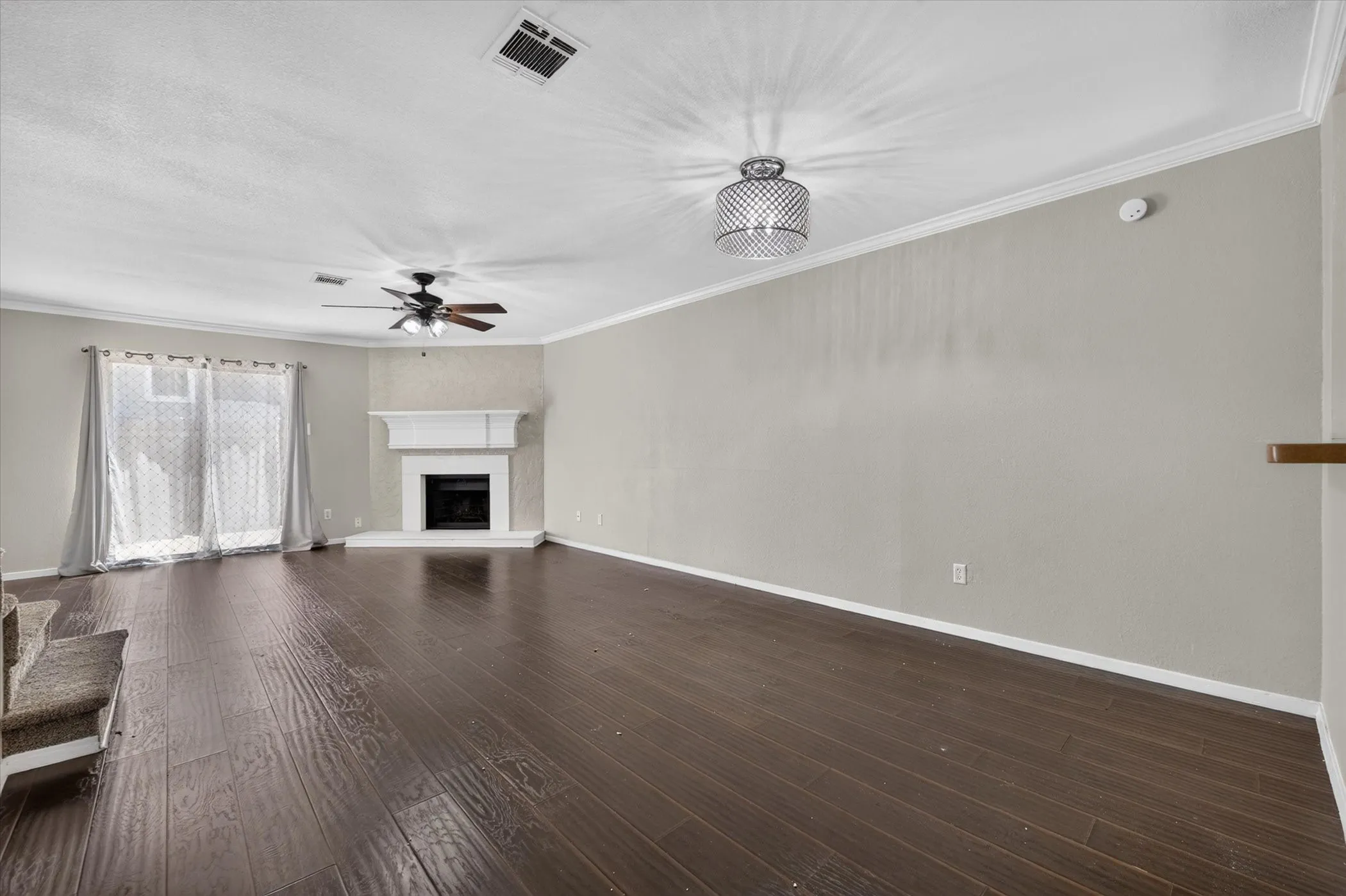 Townhouse For Rent in Tarrant County , 43 Abbey Road, Euless, Texas 76039, 2 Bedroom, 2 Bathroom, Garage spaces, 1,120 Sqft, built in 1980, mls#21364447, Real Estate Agent in Euless, Homes For Rent in Tarrant county, Homes For Rent in Euless, Realtor in Euless Texas, Real Estate Brokerage Independent Realty Texas, Luminita Cordes Realtor