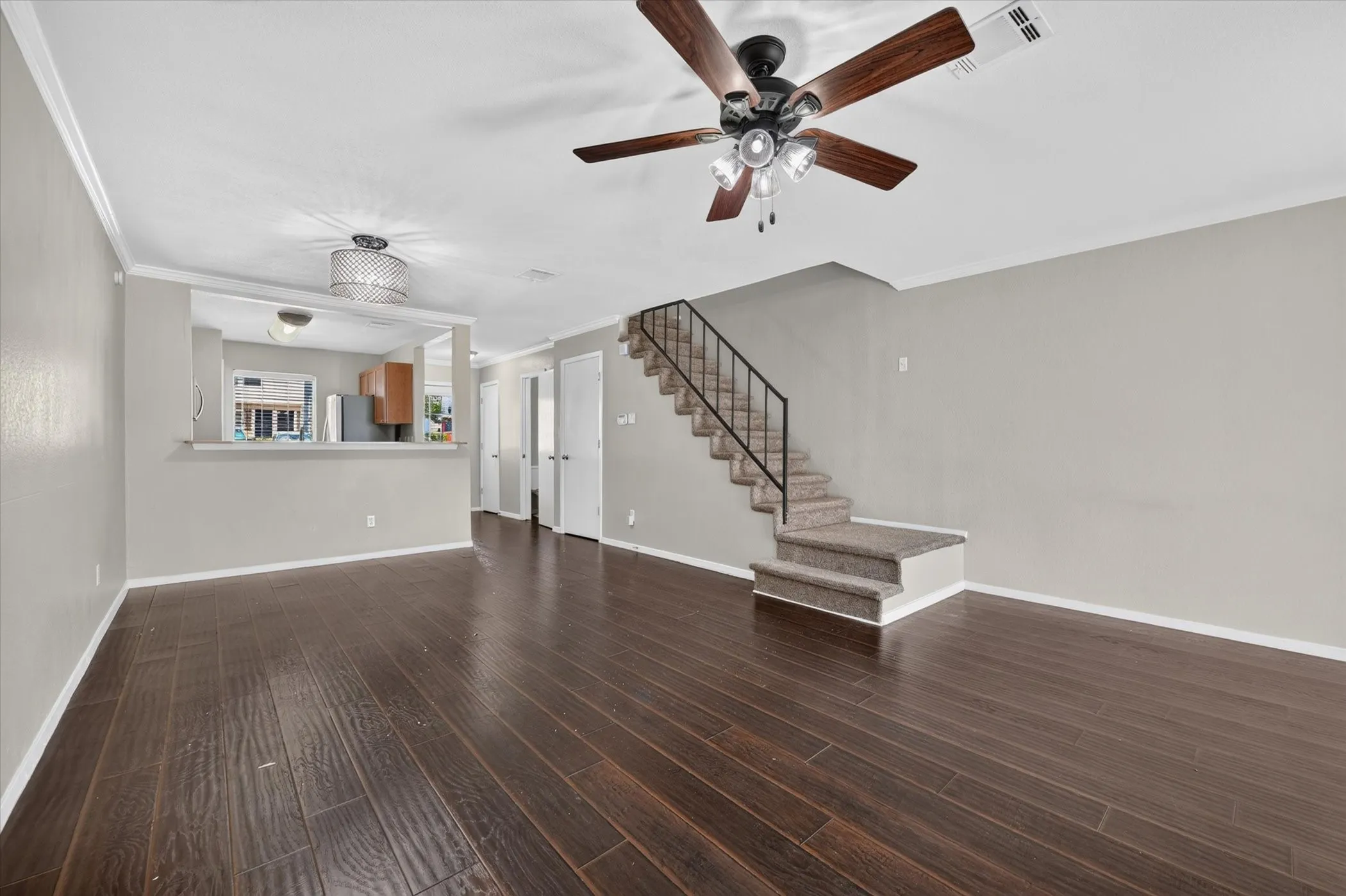 Townhouse For Rent in Tarrant County , 43 Abbey Road, Euless, Texas 76039, 2 Bedroom, 2 Bathroom, Garage spaces, 1,120 Sqft, built in 1980, mls#21364447, Real Estate Agent in Euless, Homes For Rent in Tarrant county, Homes For Rent in Euless, Realtor in Euless Texas, Real Estate Brokerage Independent Realty Texas, Luminita Cordes Realtor