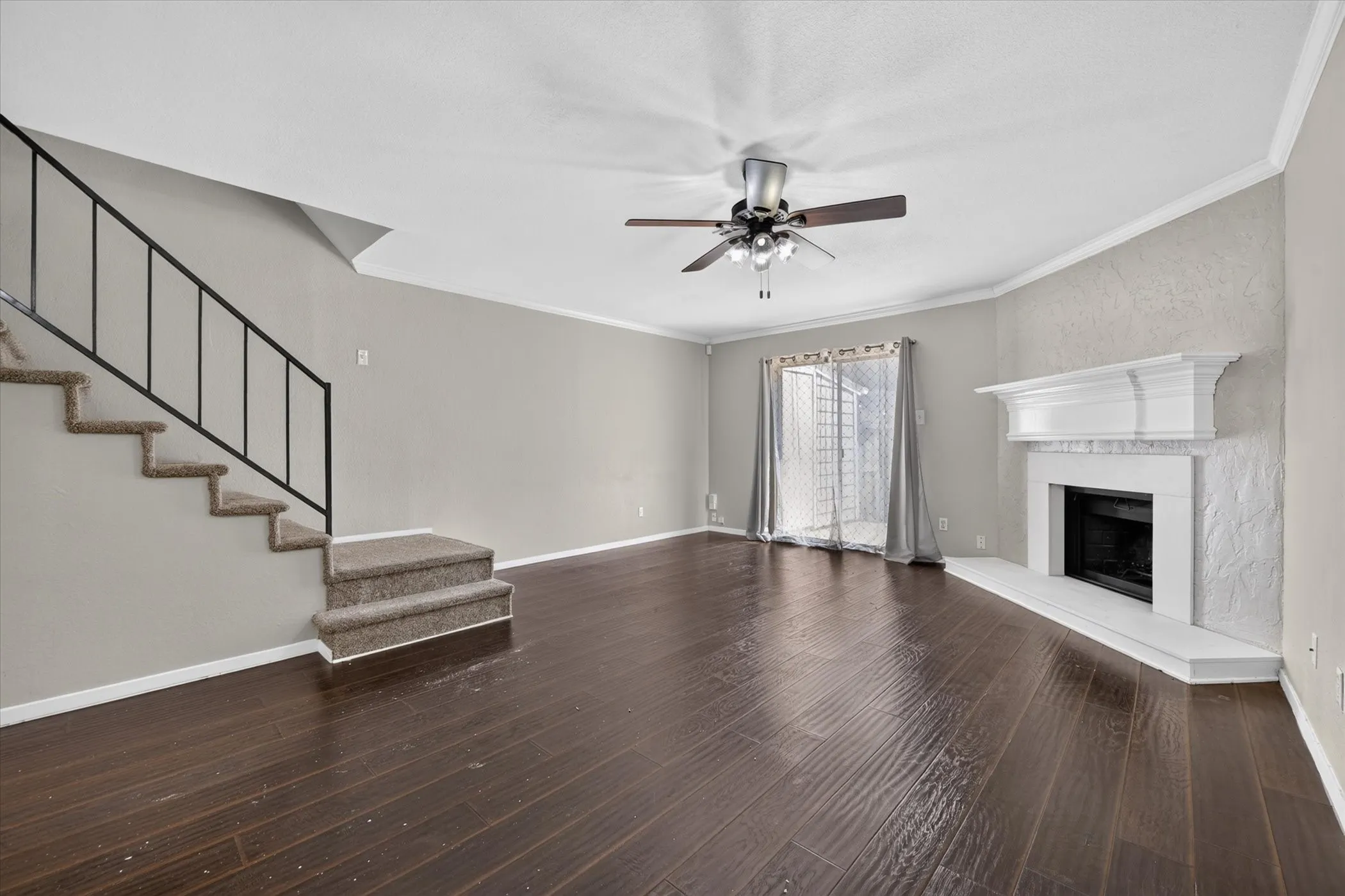 Townhouse For Rent in Tarrant County , 43 Abbey Road, Euless, Texas 76039, 2 Bedroom, 2 Bathroom, Garage spaces, 1,120 Sqft, built in 1980, mls#21364447, Real Estate Agent in Euless, Homes For Rent in Tarrant county, Homes For Rent in Euless, Realtor in Euless Texas, Real Estate Brokerage Independent Realty Texas, Luminita Cordes Realtor