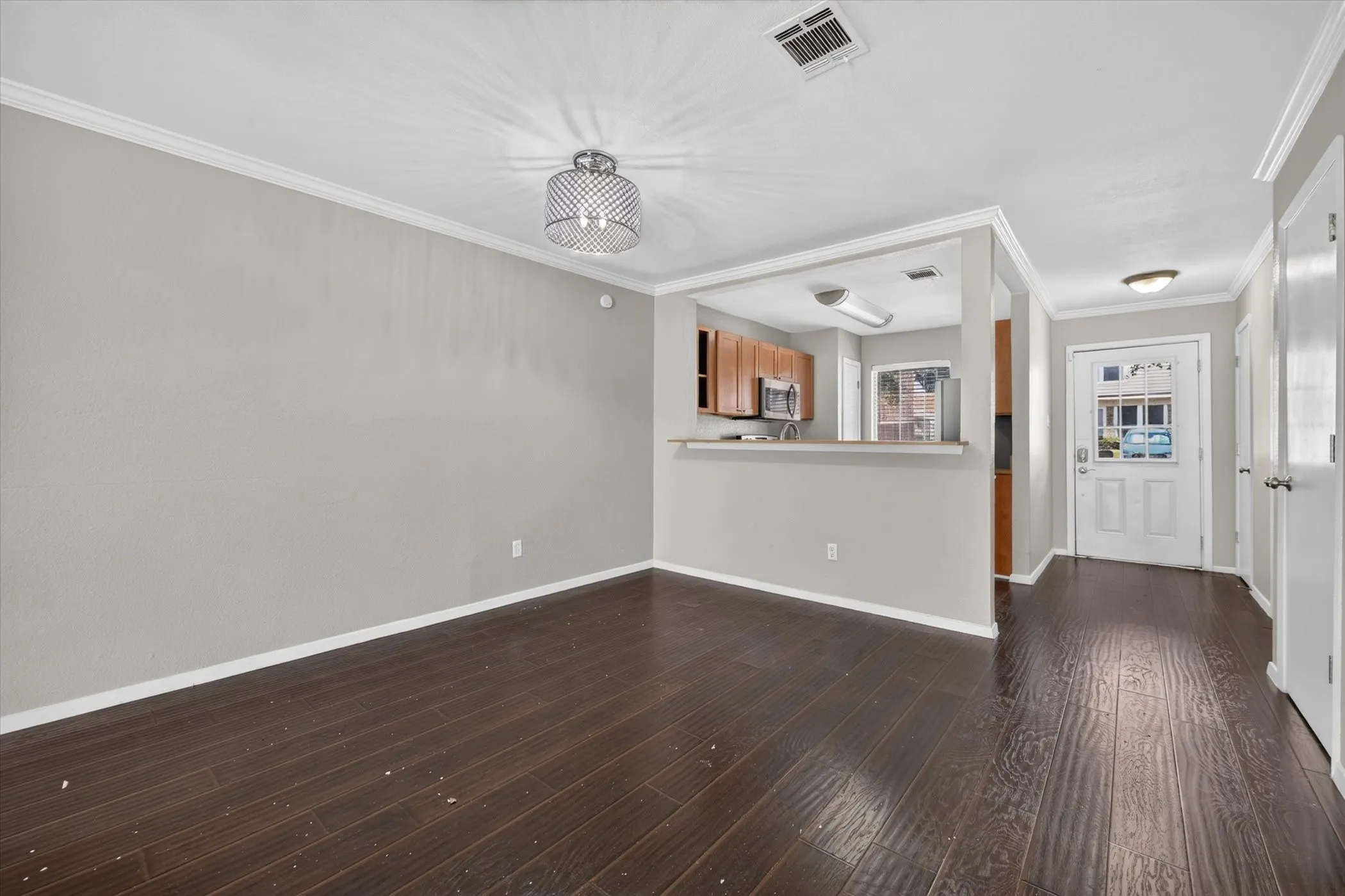 Townhouse For Rent in Tarrant County , 43 Abbey Road, Euless, Texas 76039, 2 Bedroom, 2 Bathroom, Garage spaces, 1,120 Sqft, built in 1980, mls#21364447, Real Estate Agent in Euless, Homes For Rent in Tarrant county, Homes For Rent in Euless, Realtor in Euless Texas, Real Estate Brokerage Independent Realty Texas, Luminita Cordes Realtor