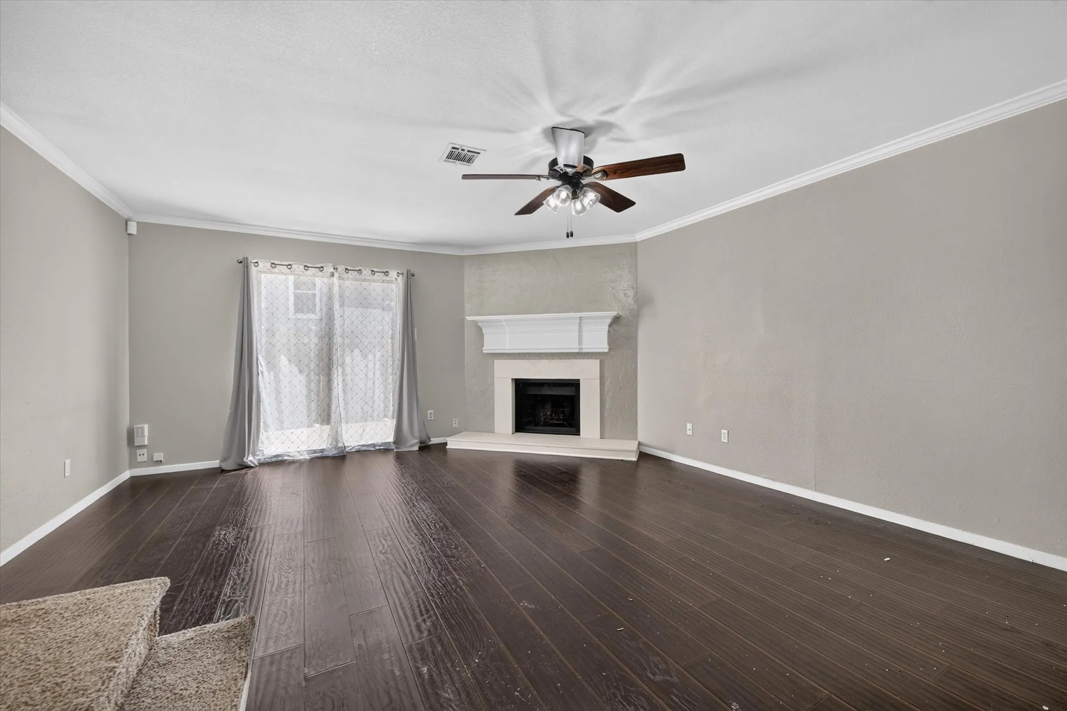 Townhouse For Rent in Tarrant County , 43 Abbey Road, Euless, Texas 76039, 2 Bedroom, 2 Bathroom, Garage spaces, 1,120 Sqft, built in 1980, mls#21364447, Real Estate Agent in Euless, Homes For Rent in Tarrant county, Homes For Rent in Euless, Realtor in Euless Texas, Real Estate Brokerage Independent Realty Texas, Luminita Cordes Realtor