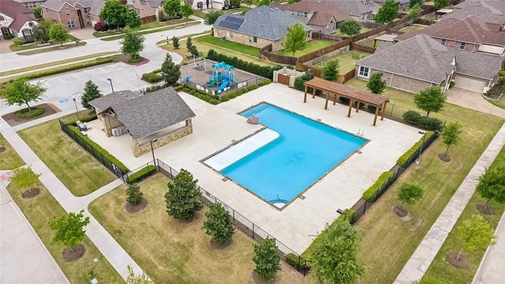 Single Family Residence For Sale in Collin County , 9655 Corinth Lane, Frisco, Texas 75035, 3 Bedroom, 2 Bathroom, 3 Garage spaces, 2,181 Sqft, built in 2015, mls#21364300, Real Estate Agent in Frisco, Homes For Sale in Collin county, Homes For Sale in Frisco, Realtor in Frisco Texas, Real Estate Brokerage Independent Realty Texas, Luminita Cordes Realtor