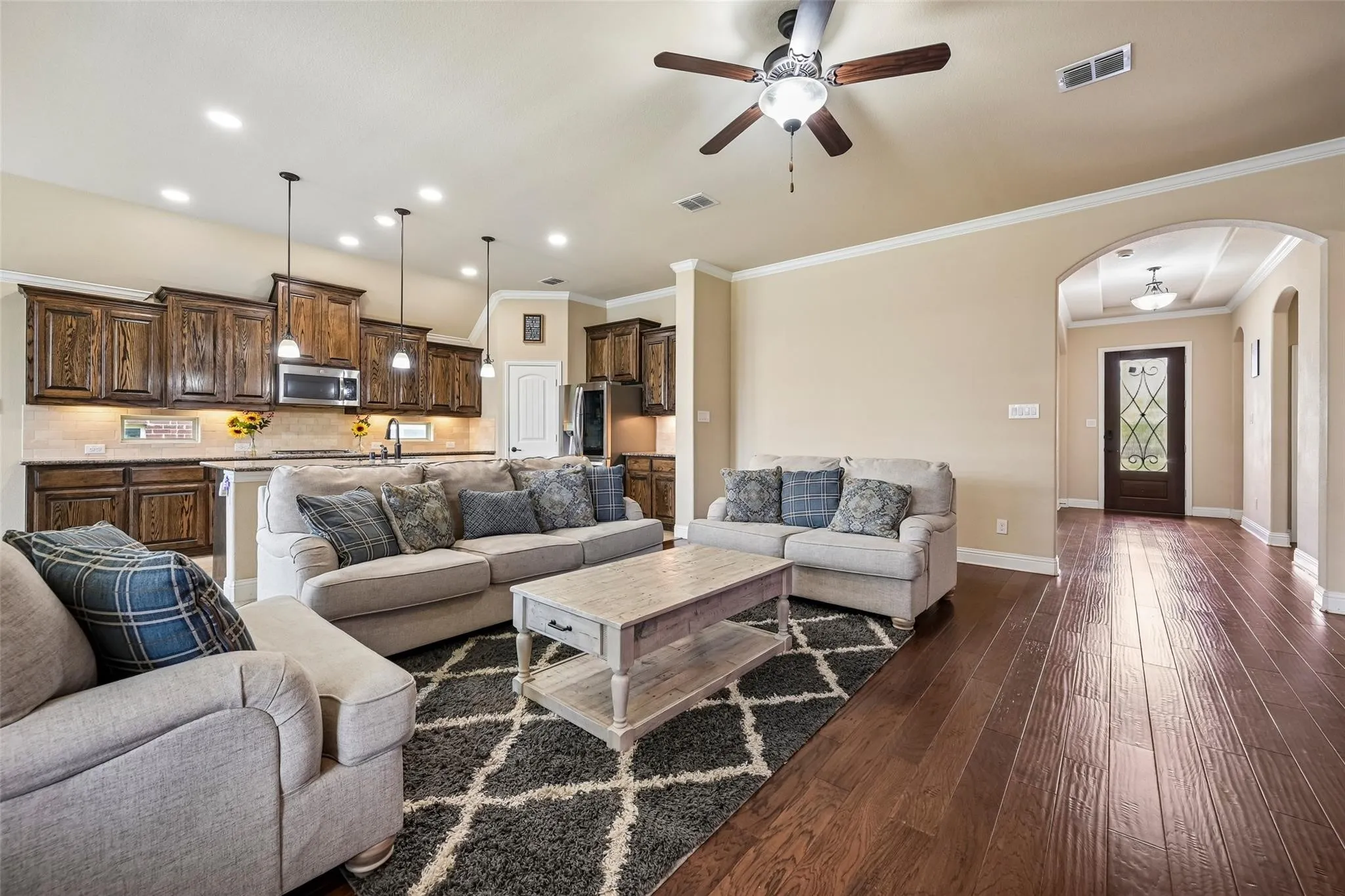Single Family Residence For Sale in Collin County , 9655 Corinth Lane, Frisco, Texas 75035, 3 Bedroom, 2 Bathroom, 3 Garage spaces, 2,181 Sqft, built in 2015, mls#21364300, Real Estate Agent in Frisco, Homes For Sale in Collin county, Homes For Sale in Frisco, Realtor in Frisco Texas, Real Estate Brokerage Independent Realty Texas, Luminita Cordes Realtor