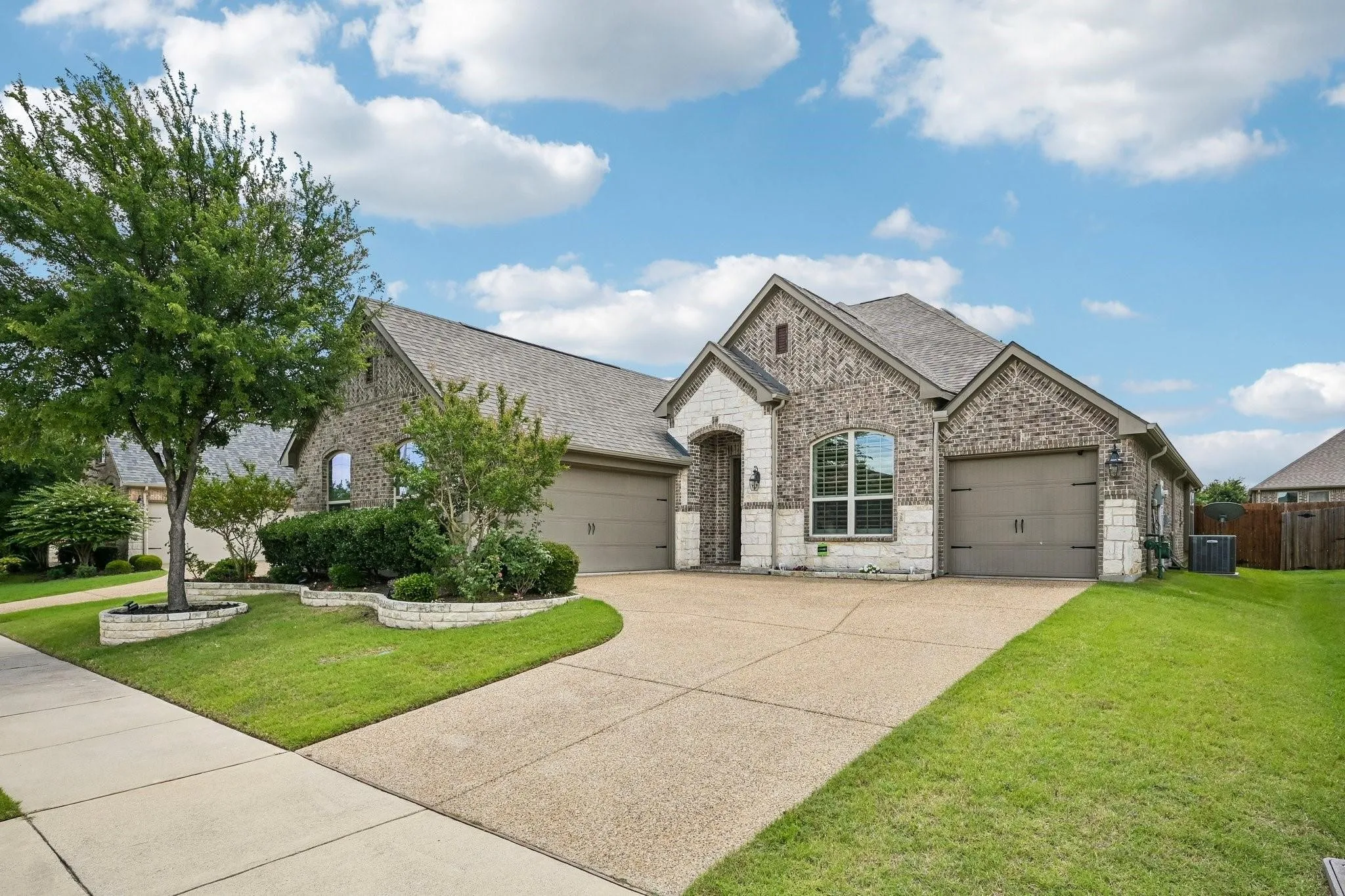 Single Family Residence For Sale in Collin County , 9655 Corinth Lane, Frisco, Texas 75035, 3 Bedroom, 2 Bathroom, 3 Garage spaces, 2,181 Sqft, built in 2015, mls#21364300, Real Estate Agent in Frisco, Homes For Sale in Collin county, Homes For Sale in Frisco, Realtor in Frisco Texas, Real Estate Brokerage Independent Realty Texas, Luminita Cordes Realtor