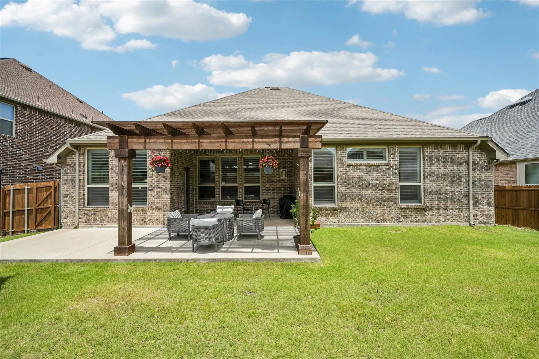 Single Family Residence For Sale in Collin County , 9655 Corinth Lane, Frisco, Texas 75035, 3 Bedroom, 2 Bathroom, 3 Garage spaces, 2,181 Sqft, built in 2015, mls#21364300, Real Estate Agent in Frisco, Homes For Sale in Collin county, Homes For Sale in Frisco, Realtor in Frisco Texas, Real Estate Brokerage Independent Realty Texas, Luminita Cordes Realtor