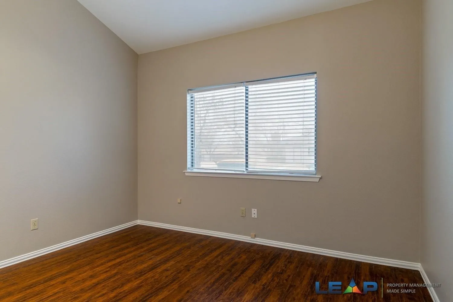 Duplex For Rent in Denton County , 565 Hunters Glen Street, Lewisville, Texas 75067, 2 Bedroom, 2 Bathroom, Garage spaces, 1,112 Sqft, built in 1983, Price $1,850, mls#21364611, Real Estate Agent in Lewisville, Homes For Rent in Denton county, Homes For Rent in Lewisville, Realtor in Lewisville Texas, Real Estate Brokerage Independent Realty Texas, Luminita Cordes Realtor