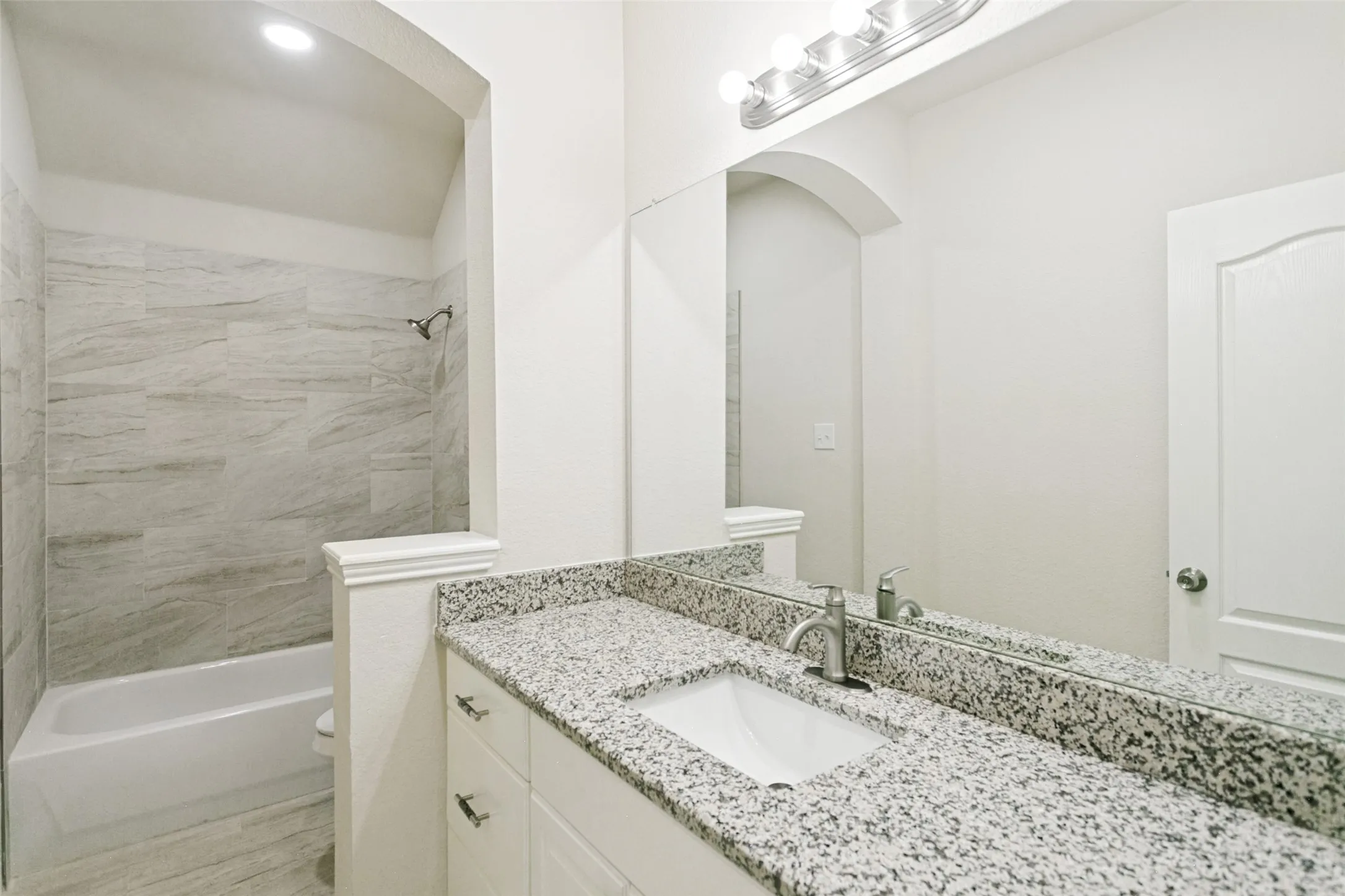 Single Family Residence For Sale in Collin County , 1611 Branch Creek Drive, Allen, Texas 75002, 3 Bedroom, 3 Bathroom, 2 Garage spaces, 2,740 Sqft, built in 2003, mls#21364585, Real Estate Agent in Allen, Homes For Sale in Collin county, Homes For Sale in Allen, Realtor in Allen Texas, Real Estate Brokerage Independent Realty Texas, Luminita Cordes Realtor