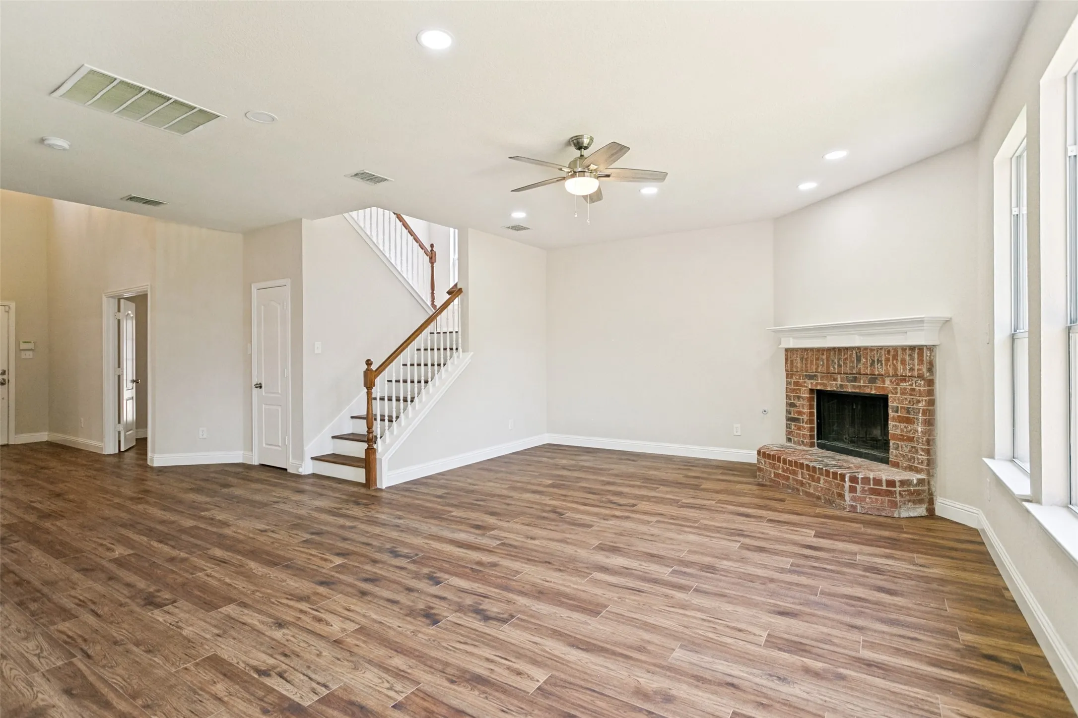 Single Family Residence For Sale in Collin County , 1611 Branch Creek Drive, Allen, Texas 75002, 3 Bedroom, 3 Bathroom, 2 Garage spaces, 2,740 Sqft, built in 2003, mls#21364585, Real Estate Agent in Allen, Homes For Sale in Collin county, Homes For Sale in Allen, Realtor in Allen Texas, Real Estate Brokerage Independent Realty Texas, Luminita Cordes Realtor