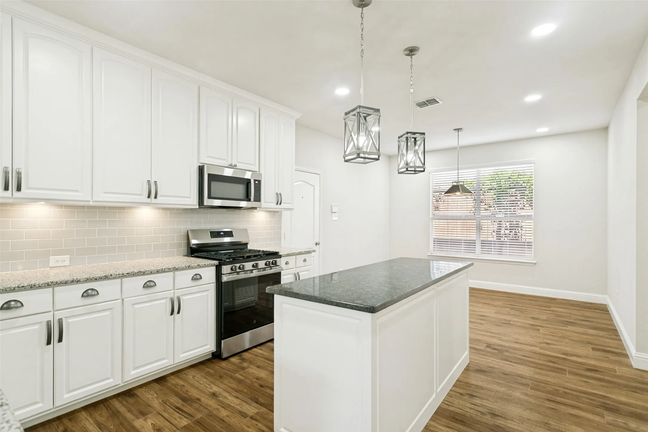 Single Family Residence For Sale in Collin County , 1611 Branch Creek Drive, Allen, Texas 75002, 3 Bedroom, 3 Bathroom, 2 Garage spaces, 2,740 Sqft, built in 2003, mls#21364585, Real Estate Agent in Allen, Homes For Sale in Collin county, Homes For Sale in Allen, Realtor in Allen Texas, Real Estate Brokerage Independent Realty Texas, Luminita Cordes Realtor
