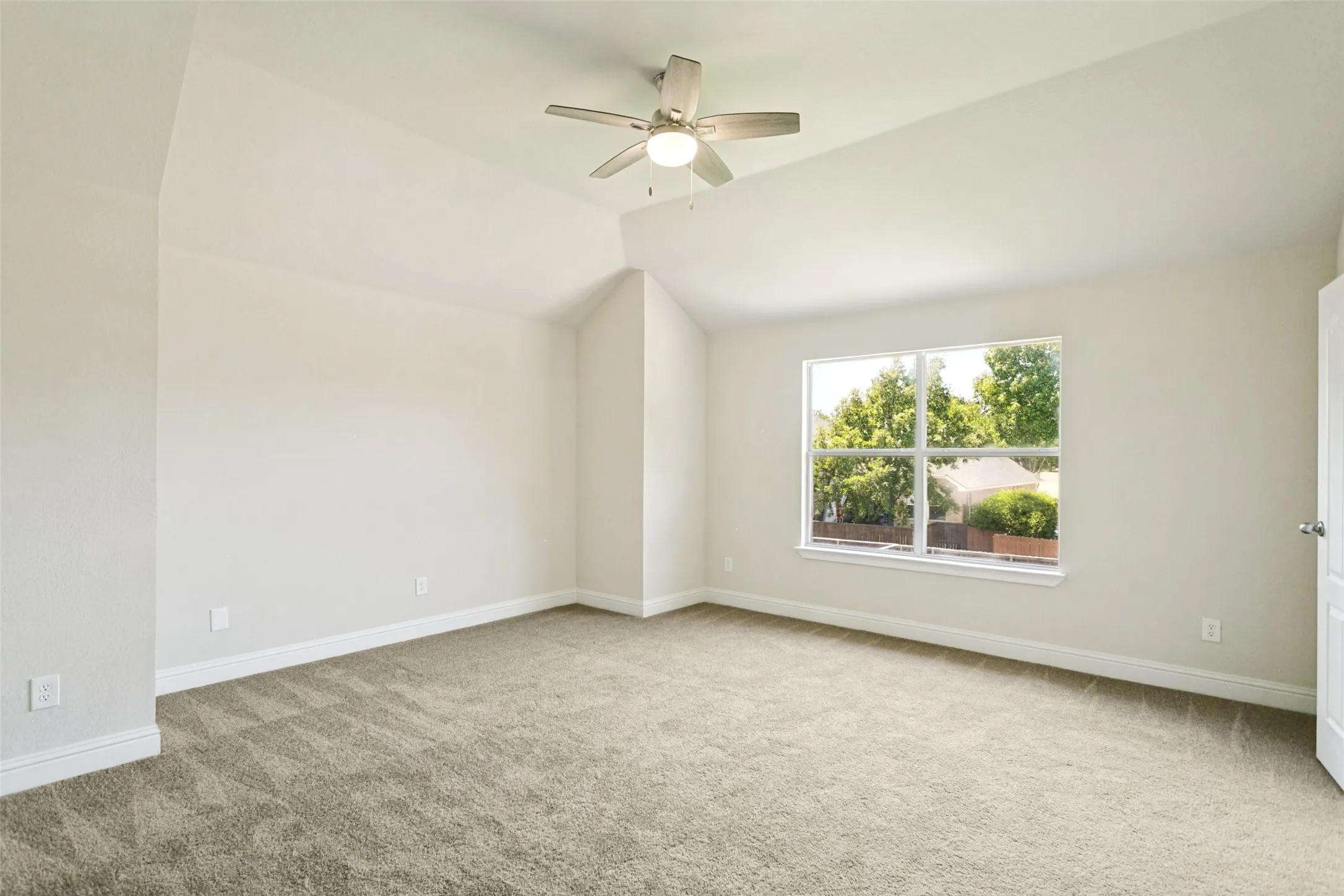 Single Family Residence For Sale in Collin County , 1611 Branch Creek Drive, Allen, Texas 75002, 3 Bedroom, 3 Bathroom, 2 Garage spaces, 2,740 Sqft, built in 2003, mls#21364585, Real Estate Agent in Allen, Homes For Sale in Collin county, Homes For Sale in Allen, Realtor in Allen Texas, Real Estate Brokerage Independent Realty Texas, Luminita Cordes Realtor