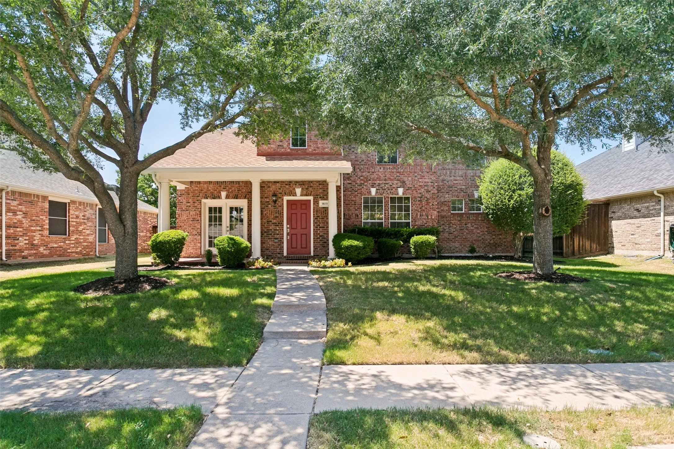 Single Family Residence For Sale in Collin County , 1611 Branch Creek Drive, Allen, Texas 75002, 3 Bedroom, 3 Bathroom, 2 Garage spaces, 2,740 Sqft, built in 2003, mls#21364585, Real Estate Agent in Allen, Homes For Sale in Collin county, Homes For Sale in Allen, Realtor in Allen Texas, Real Estate Brokerage Independent Realty Texas, Luminita Cordes Realtor