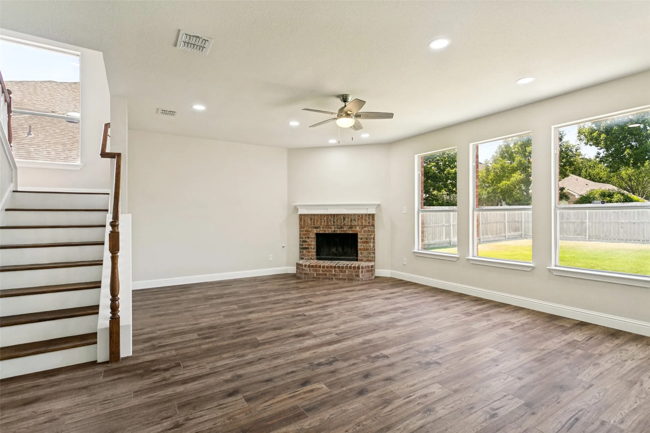 Single Family Residence For Sale in Collin County , 1611 Branch Creek Drive, Allen, Texas 75002, 3 Bedroom, 3 Bathroom, 2 Garage spaces, 2,740 Sqft, built in 2003, mls#21364585, Real Estate Agent in Allen, Homes For Sale in Collin county, Homes For Sale in Allen, Realtor in Allen Texas, Real Estate Brokerage Independent Realty Texas, Luminita Cordes Realtor