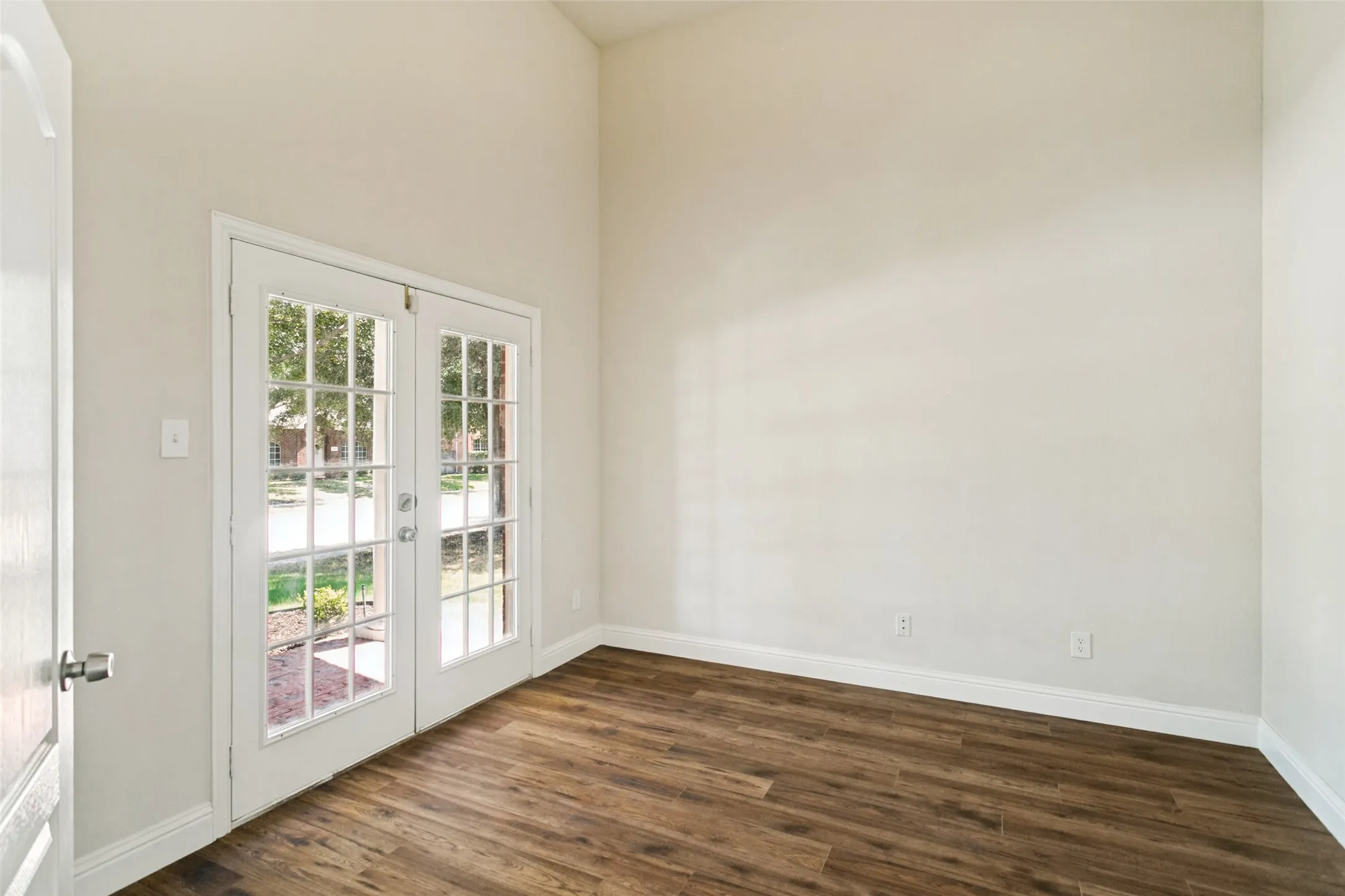 Single Family Residence For Sale in Collin County , 1611 Branch Creek Drive, Allen, Texas 75002, 3 Bedroom, 3 Bathroom, 2 Garage spaces, 2,740 Sqft, built in 2003, mls#21364585, Real Estate Agent in Allen, Homes For Sale in Collin county, Homes For Sale in Allen, Realtor in Allen Texas, Real Estate Brokerage Independent Realty Texas, Luminita Cordes Realtor