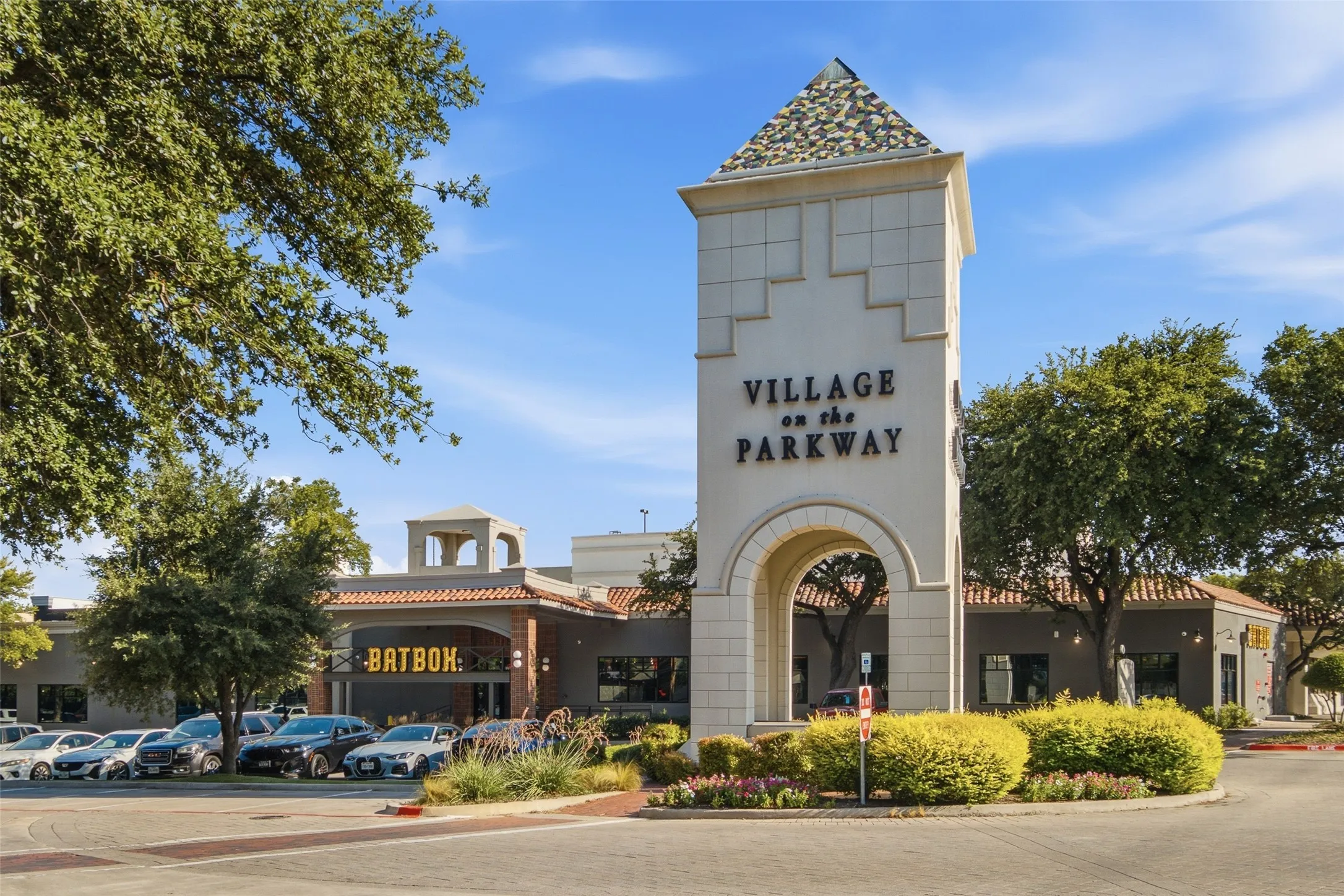 Village on the Parkway is right around the corner, bringing dining, shopping, and entertainment options to your backyard. Addison living at its best.