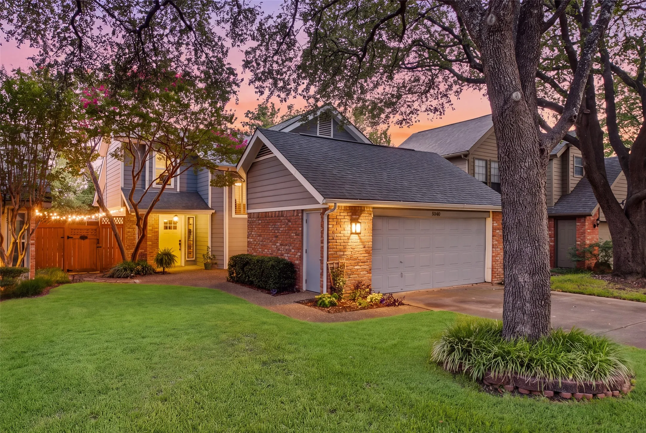 Single Family Residence For Sale in Dallas County , 4040 Rive Lane, Addison, Texas 75001, 3 Bedroom, 3 Bathroom, 2 Garage spaces, 1,684 Sqft, built in 1982, mls#21364322, Real Estate Agent in Addison, Homes For Sale in Dallas county, Homes For Sale in Addison, Realtor in Addison Texas, Real Estate Brokerage Independent Realty Texas, Luminita Cordes Realtor