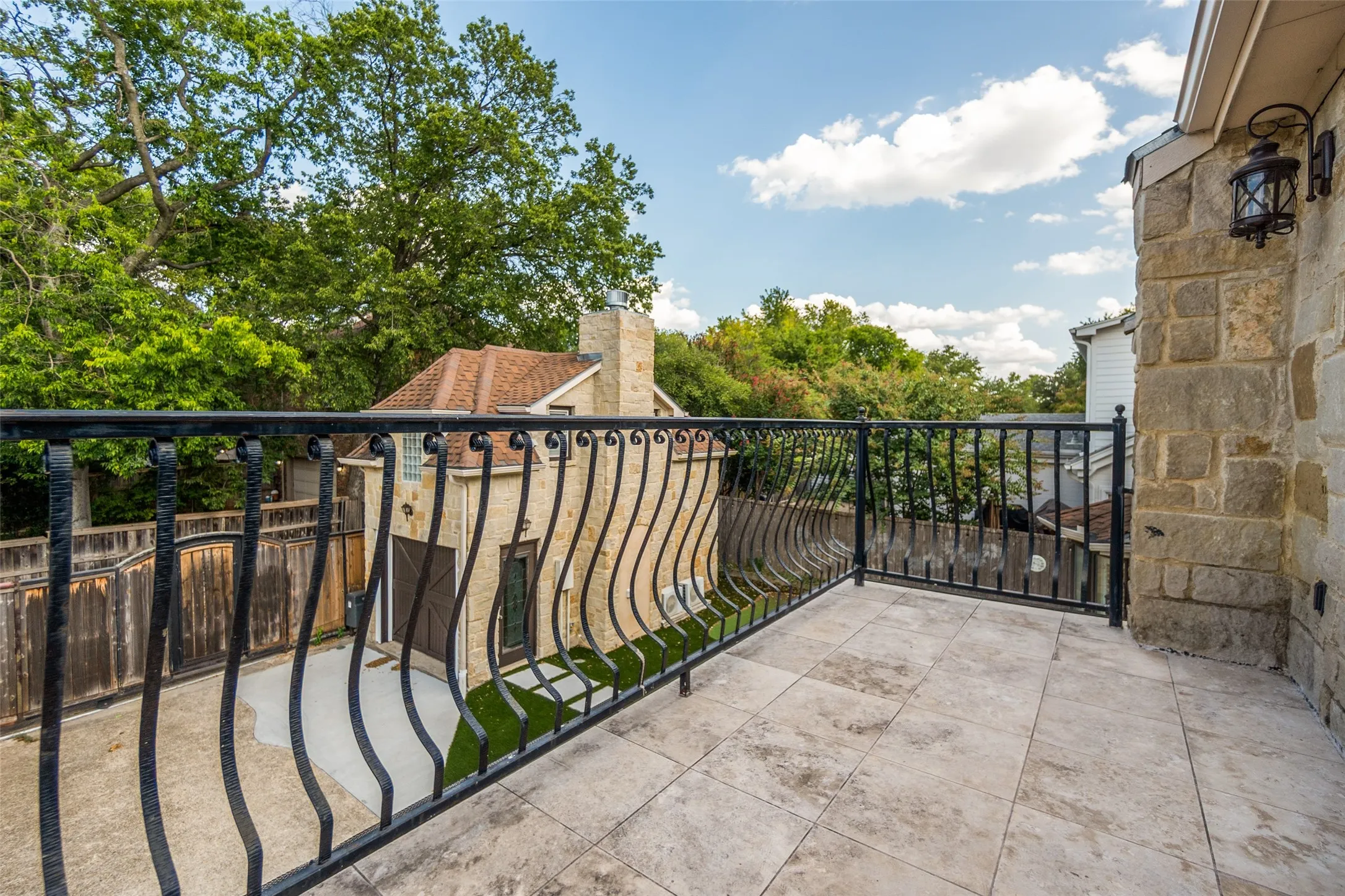 Single Family Residence For Rent in Dallas County , 6810 Airline Road, University Park, Texas 75205, 4 Bedroom, 3 Bathroom, 2 Garage spaces, 3,279 Sqft, built in 2006, mls#21359598, Real Estate Agent in University Park, Homes For Rent in Dallas county, Homes For Rent in University Park, Realtor in University Park Texas, Real Estate Brokerage Independent Realty Texas, Luminita Cordes Realtor