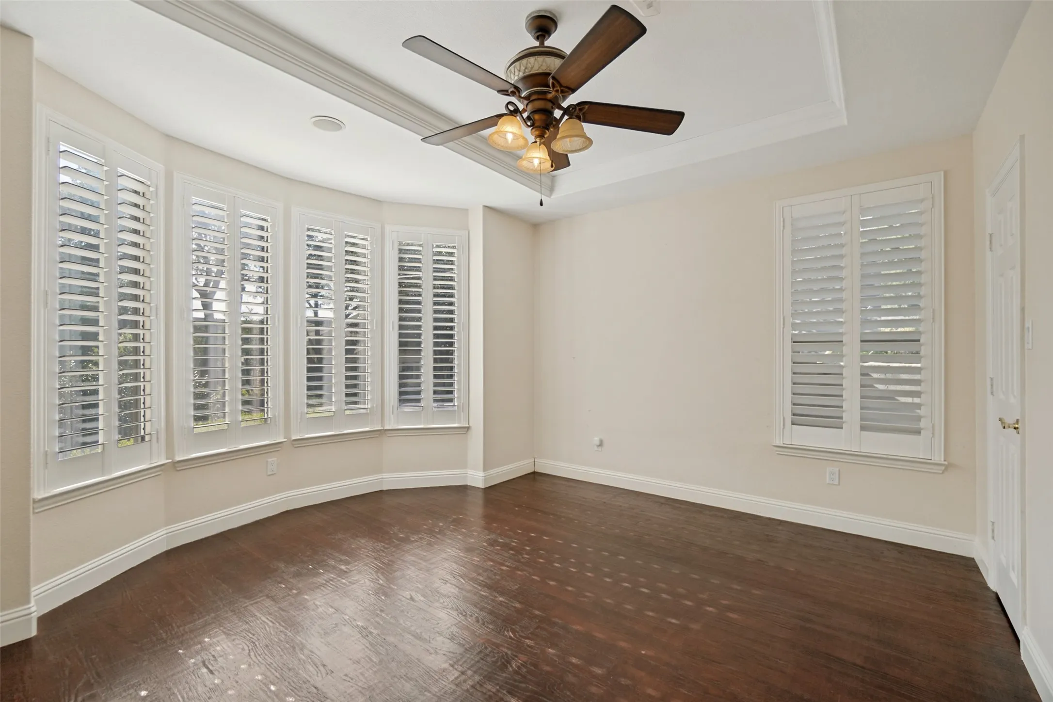 Single Family Residence For Rent in Dallas County , 6810 Airline Road, University Park, Texas 75205, 4 Bedroom, 3 Bathroom, 2 Garage spaces, 3,279 Sqft, built in 2006, mls#21359598, Real Estate Agent in University Park, Homes For Rent in Dallas county, Homes For Rent in University Park, Realtor in University Park Texas, Real Estate Brokerage Independent Realty Texas, Luminita Cordes Realtor