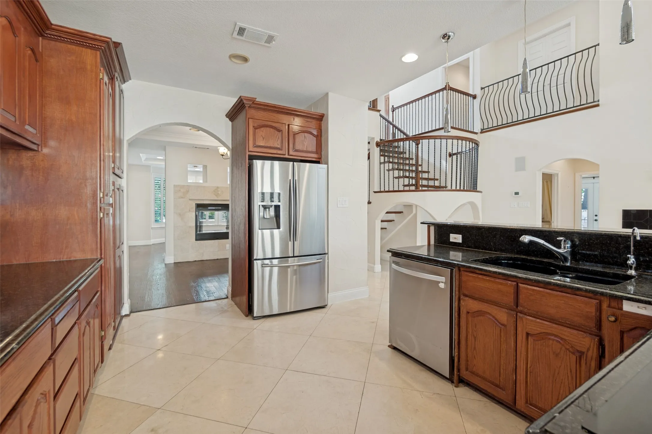 Single Family Residence For Rent in Dallas County , 6810 Airline Road, University Park, Texas 75205, 4 Bedroom, 3 Bathroom, 2 Garage spaces, 3,279 Sqft, built in 2006, mls#21359598, Real Estate Agent in University Park, Homes For Rent in Dallas county, Homes For Rent in University Park, Realtor in University Park Texas, Real Estate Brokerage Independent Realty Texas, Luminita Cordes Realtor