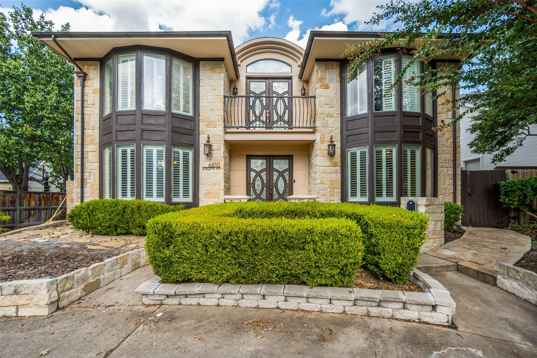 Single Family Residence For Rent in Dallas County , 6810 Airline Road, University Park, Texas 75205, 4 Bedroom, 3 Bathroom, 2 Garage spaces, 3,279 Sqft, built in 2006, mls#21359598, Real Estate Agent in University Park, Homes For Rent in Dallas county, Homes For Rent in University Park, Realtor in University Park Texas, Real Estate Brokerage Independent Realty Texas, Luminita Cordes Realtor