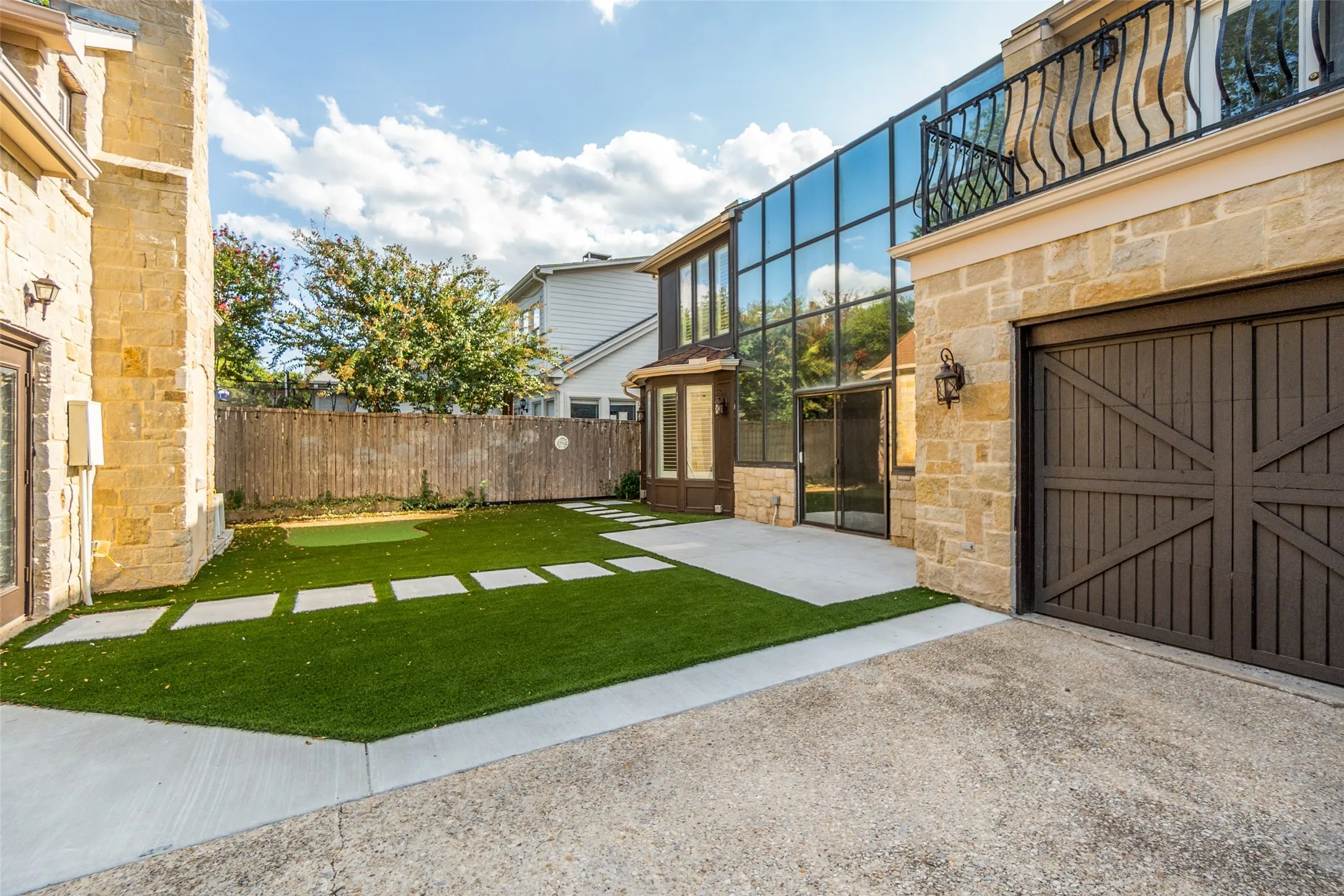 Single Family Residence For Rent in Dallas County , 6810 Airline Road, University Park, Texas 75205, 4 Bedroom, 3 Bathroom, 2 Garage spaces, 3,279 Sqft, built in 2006, mls#21359598, Real Estate Agent in University Park, Homes For Rent in Dallas county, Homes For Rent in University Park, Realtor in University Park Texas, Real Estate Brokerage Independent Realty Texas, Luminita Cordes Realtor