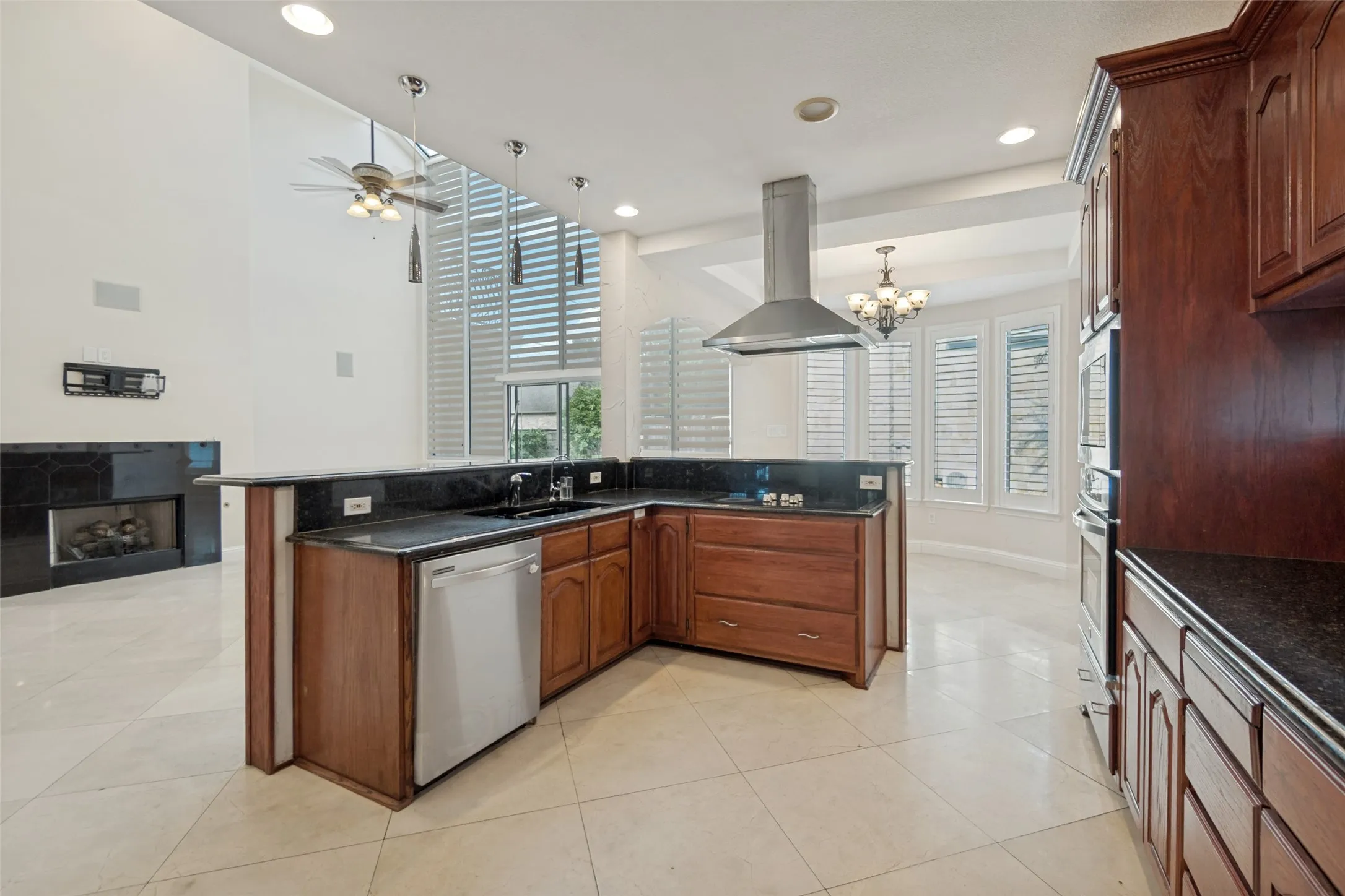 Single Family Residence For Rent in Dallas County , 6810 Airline Road, University Park, Texas 75205, 4 Bedroom, 3 Bathroom, 2 Garage spaces, 3,279 Sqft, built in 2006, mls#21359598, Real Estate Agent in University Park, Homes For Rent in Dallas county, Homes For Rent in University Park, Realtor in University Park Texas, Real Estate Brokerage Independent Realty Texas, Luminita Cordes Realtor