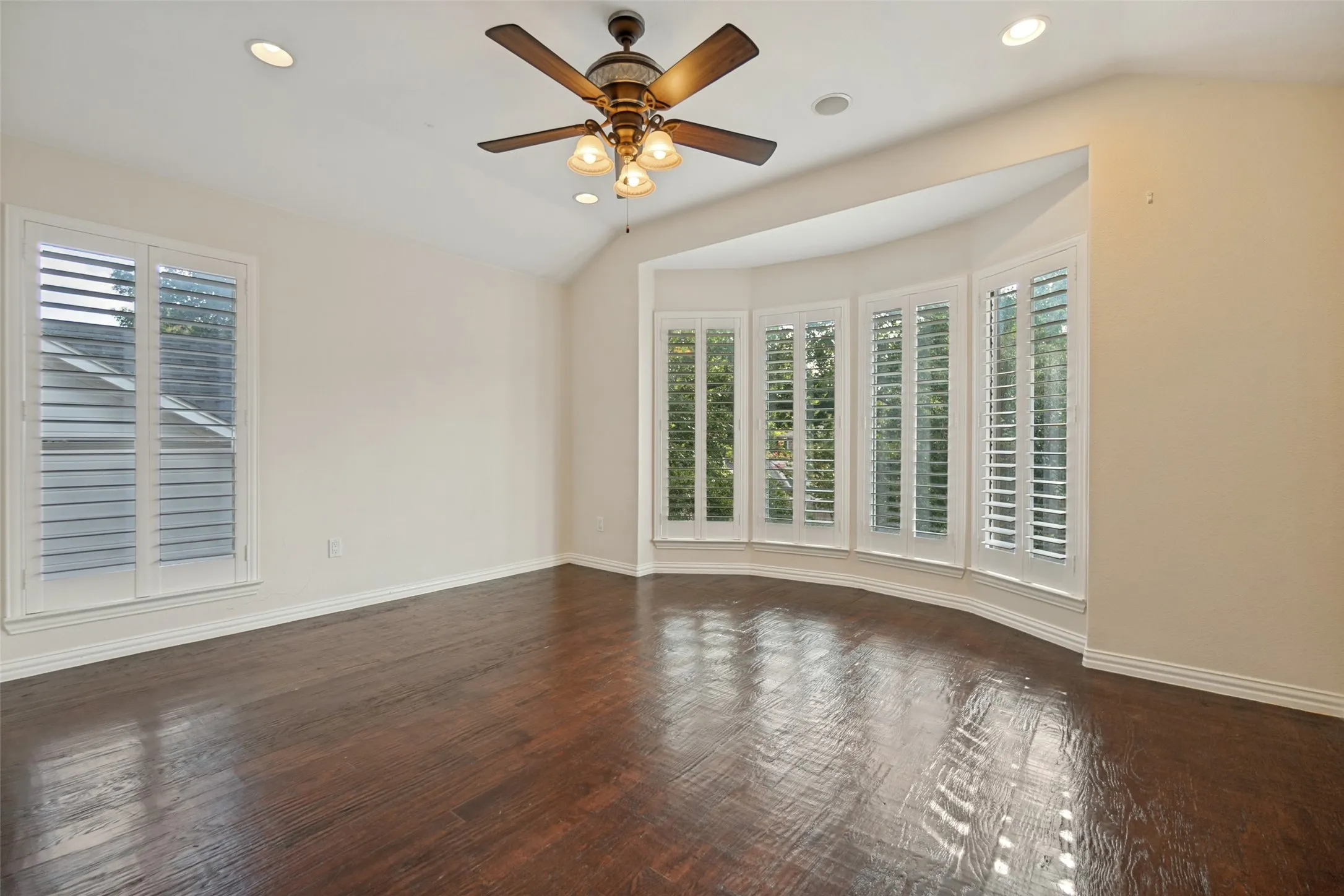 Single Family Residence For Rent in Dallas County , 6810 Airline Road, University Park, Texas 75205, 4 Bedroom, 3 Bathroom, 2 Garage spaces, 3,279 Sqft, built in 2006, mls#21359598, Real Estate Agent in University Park, Homes For Rent in Dallas county, Homes For Rent in University Park, Realtor in University Park Texas, Real Estate Brokerage Independent Realty Texas, Luminita Cordes Realtor