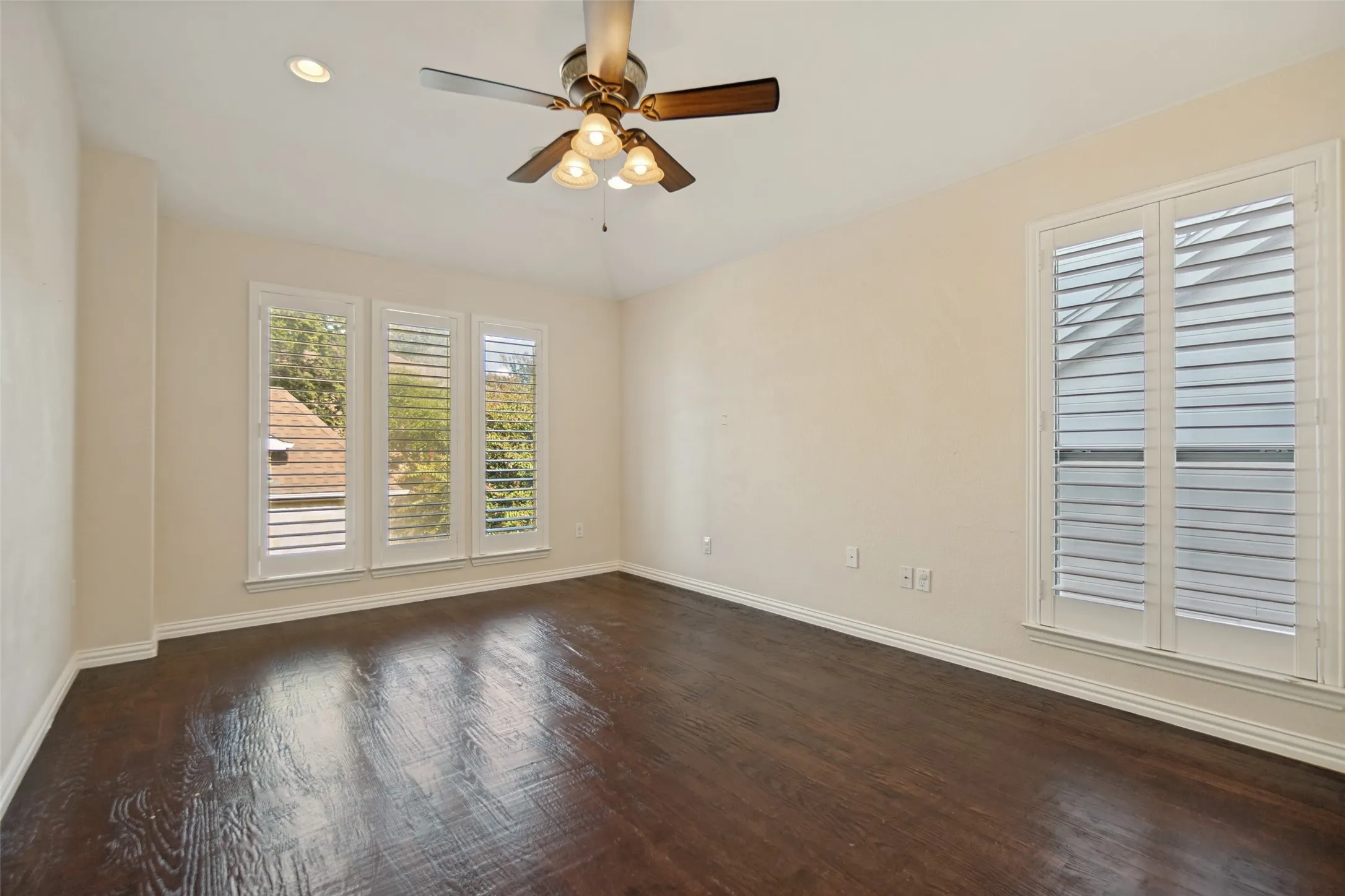 Single Family Residence For Rent in Dallas County , 6810 Airline Road, University Park, Texas 75205, 4 Bedroom, 3 Bathroom, 2 Garage spaces, 3,279 Sqft, built in 2006, mls#21359598, Real Estate Agent in University Park, Homes For Rent in Dallas county, Homes For Rent in University Park, Realtor in University Park Texas, Real Estate Brokerage Independent Realty Texas, Luminita Cordes Realtor
