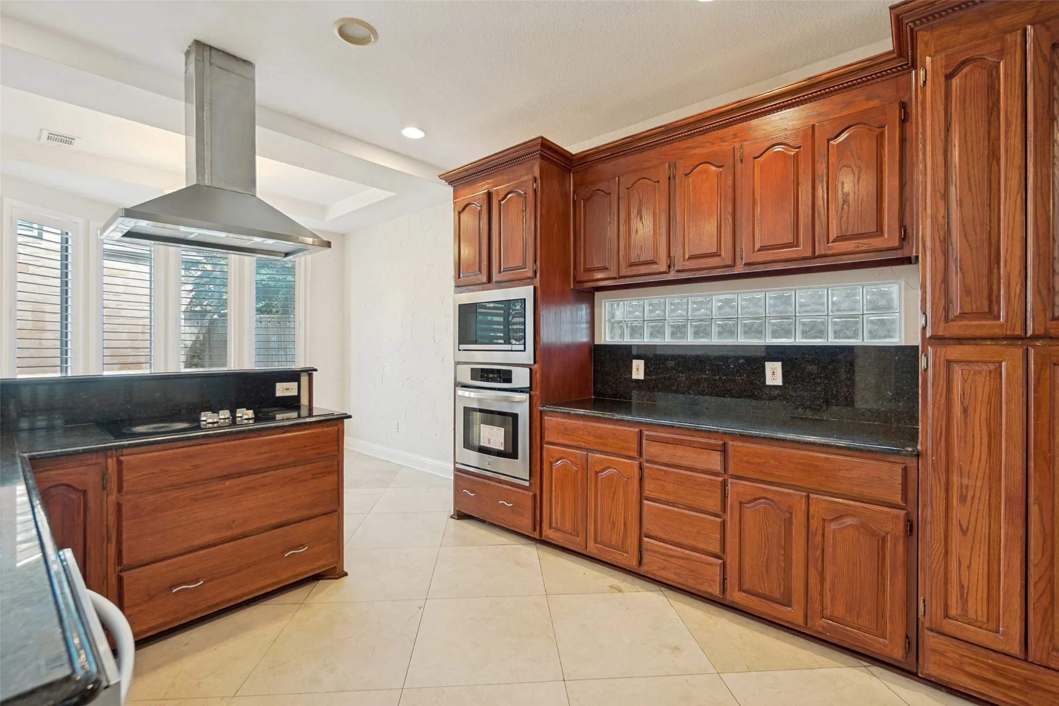 Single Family Residence For Rent in Dallas County , 6810 Airline Road, University Park, Texas 75205, 4 Bedroom, 3 Bathroom, 2 Garage spaces, 3,279 Sqft, built in 2006, mls#21359598, Real Estate Agent in University Park, Homes For Rent in Dallas county, Homes For Rent in University Park, Realtor in University Park Texas, Real Estate Brokerage Independent Realty Texas, Luminita Cordes Realtor