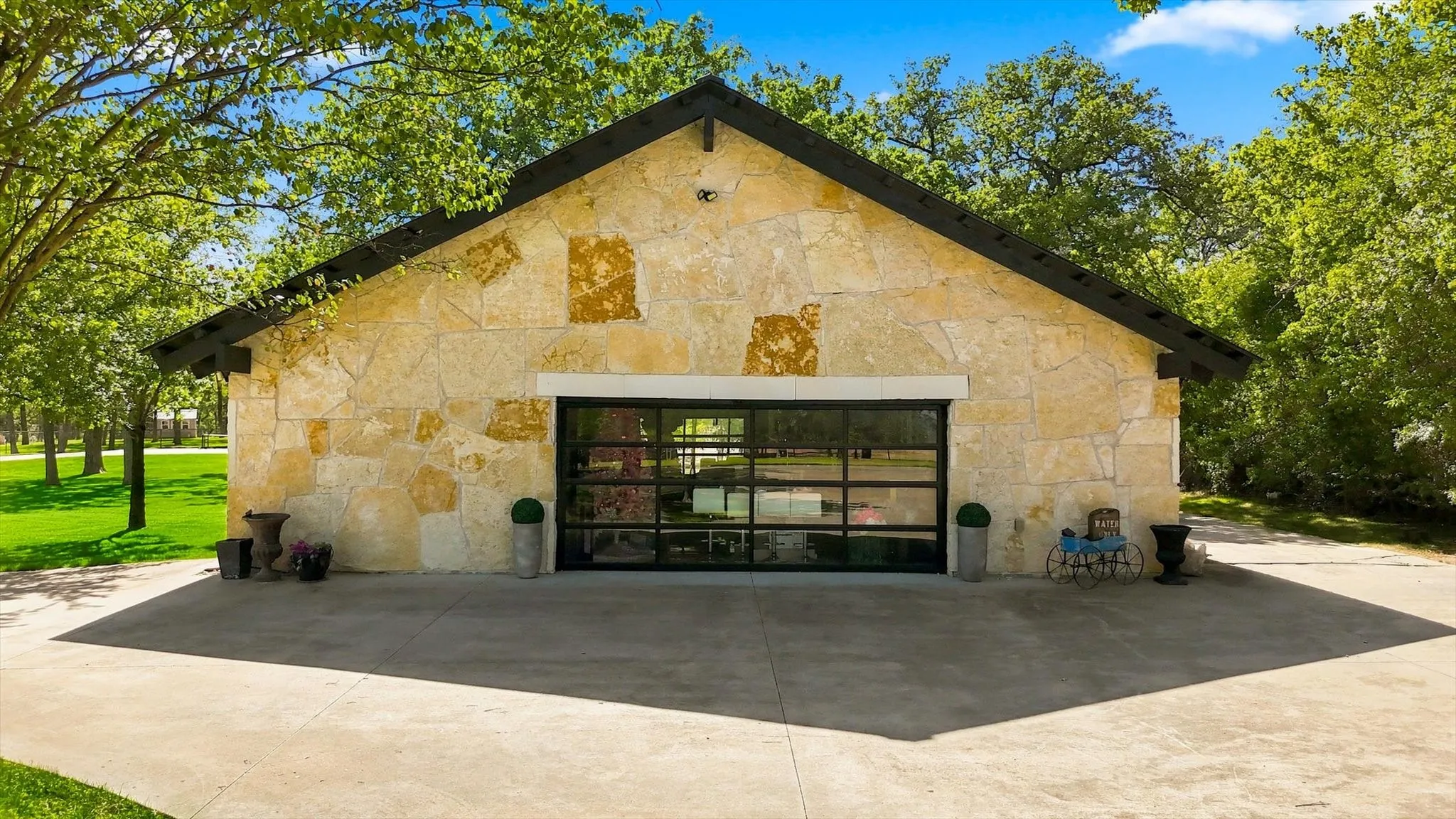 Single Family Residence For Sale in Denton County , 261 Hunter Court, Bartonville, Texas 76226, 8 Bedroom, 8 Bathroom, 20 Garage spaces, 6,899 Sqft, built in 2011, Price $10,250,000, mls#21362929, Real Estate Agent in Bartonville, Homes For Sale in Denton county, Homes For Sale in Bartonville, Realtor in Bartonville Texas, Real Estate Brokerage Independent Realty Texas, Luminita Cordes Realtor