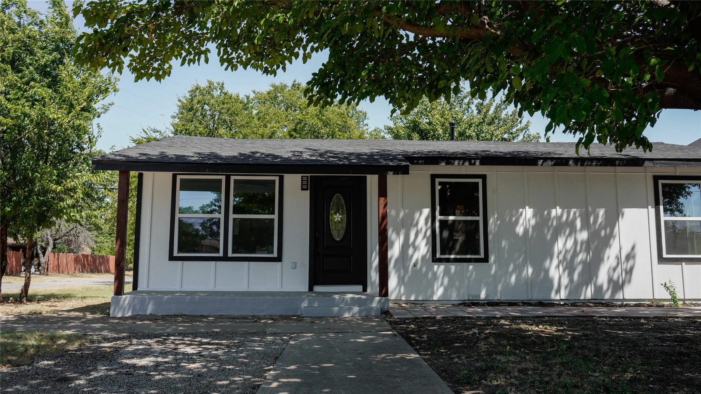 Single Family Residence For Sale in Tarrant County , 3464 Weber Street, Fort Worth, Texas 76106, 4 Bedroom, 2 Bathroom, 2 Garage spaces, 1,555 Sqft, built in 1959, mls#21363674, Real Estate Agent in Fort Worth, Homes For Sale in Tarrant county, Homes For Sale in Fort Worth, Realtor in Fort Worth Texas, Real Estate Brokerage Independent Realty Texas, Luminita Cordes Realtor
